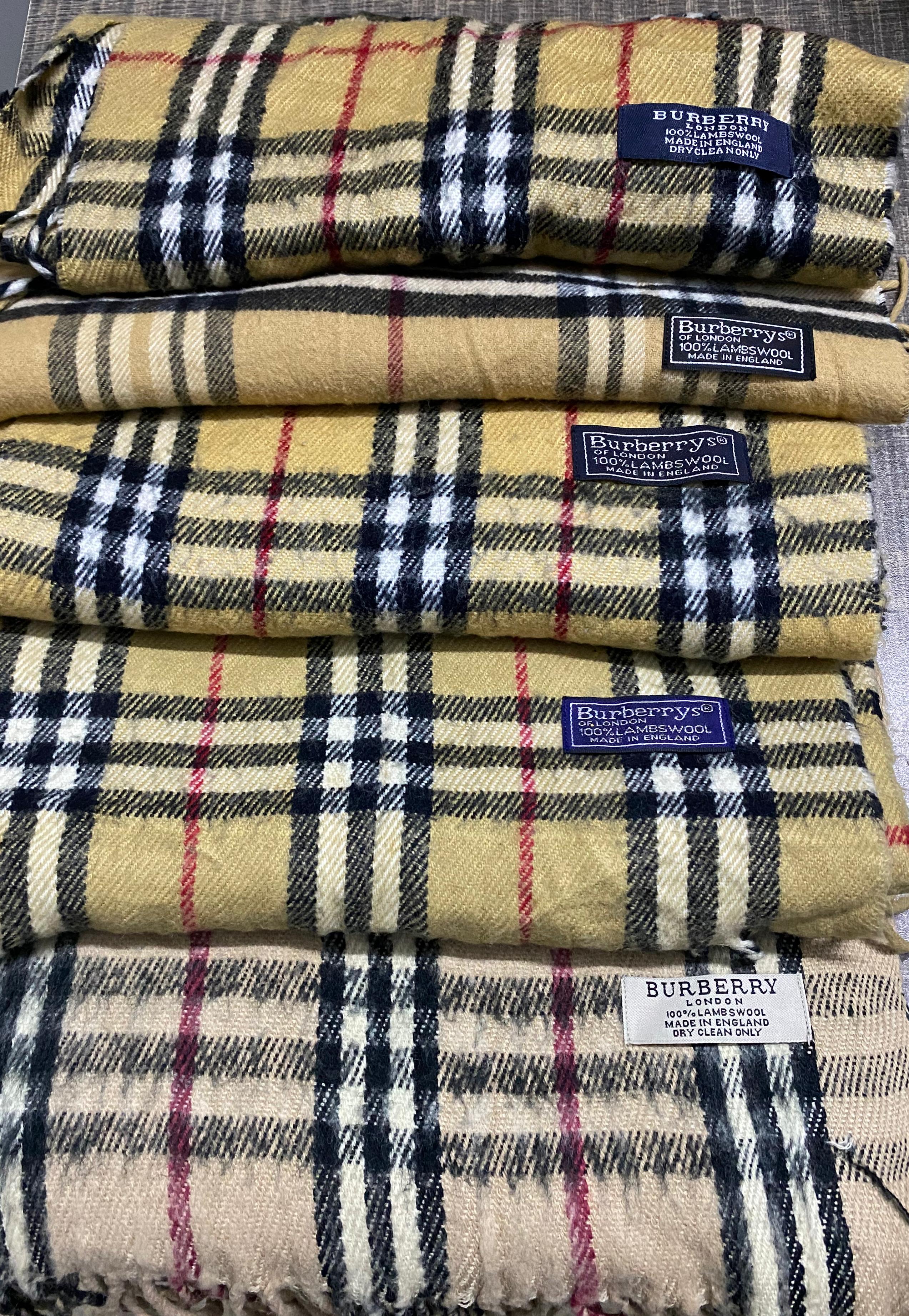 Écharpes Burberry Beige - 15 pièces