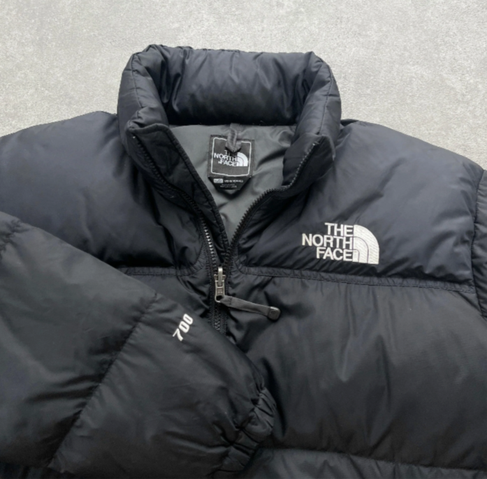 Noir 🖤 Les vestes Nupste de The North Face