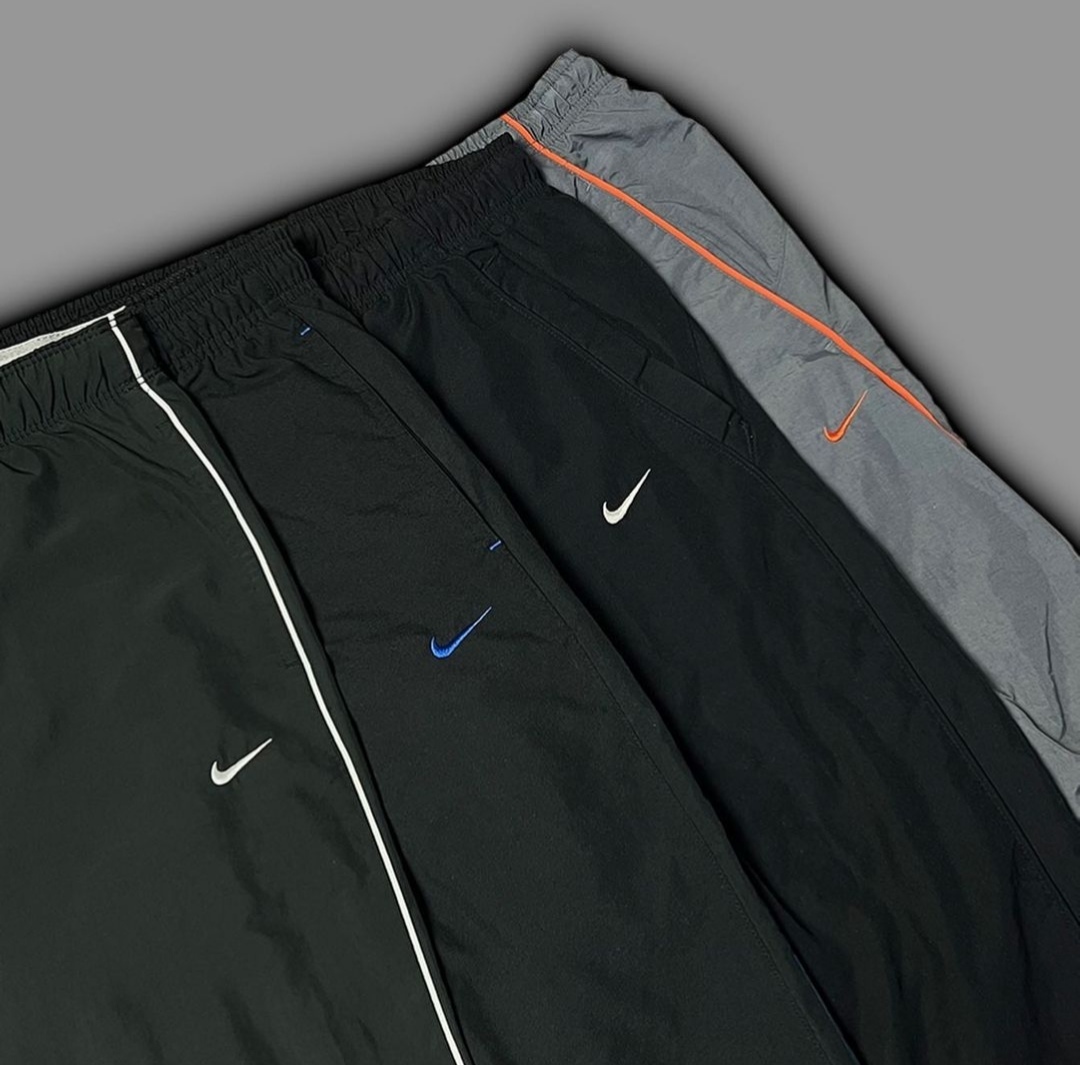本物のヴィンテージNikeトラックパンツ