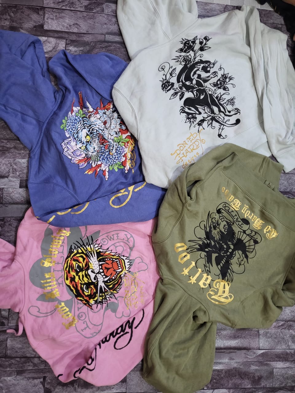 ED Hardy Pantaloni a Zampa d'Elefante/Pantaloni Jogger/Pantaloni Flapper/Hoodie Corti - 25 pezzi