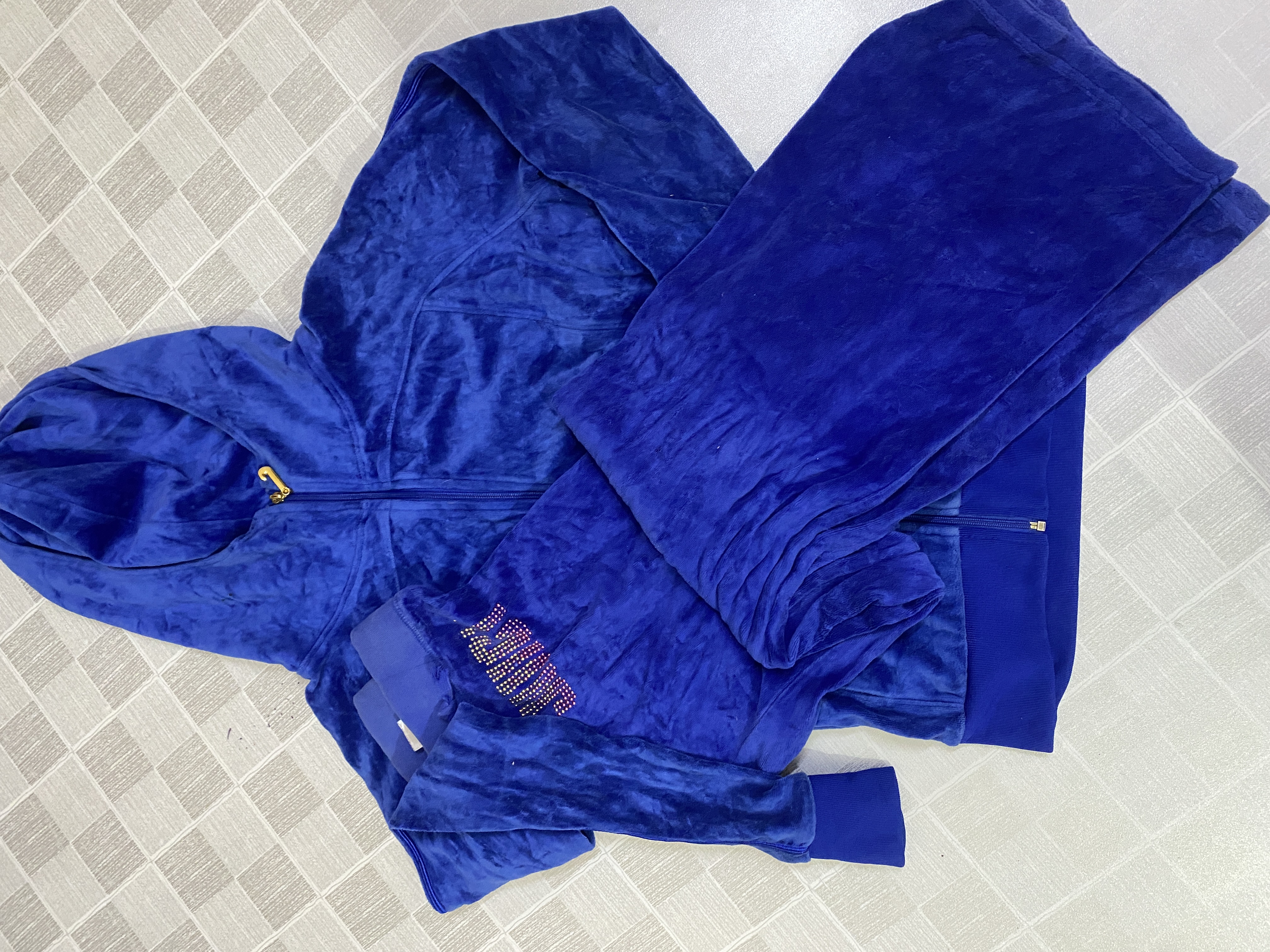 SD0025-Juicy Couture Track Suits - 8 Pairs