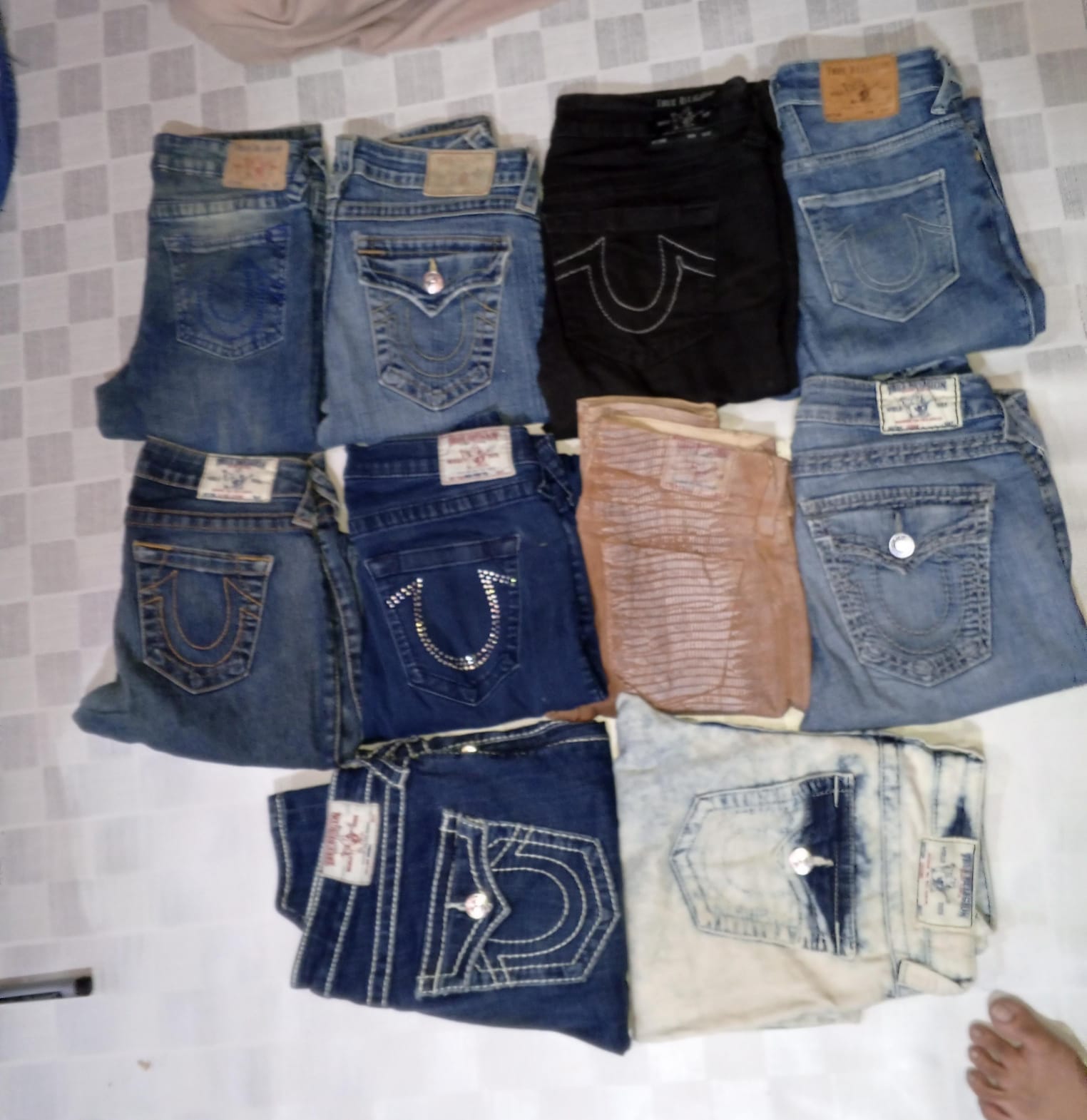 ID 101  TRUE RELIGION TOTAL 10  PIECES