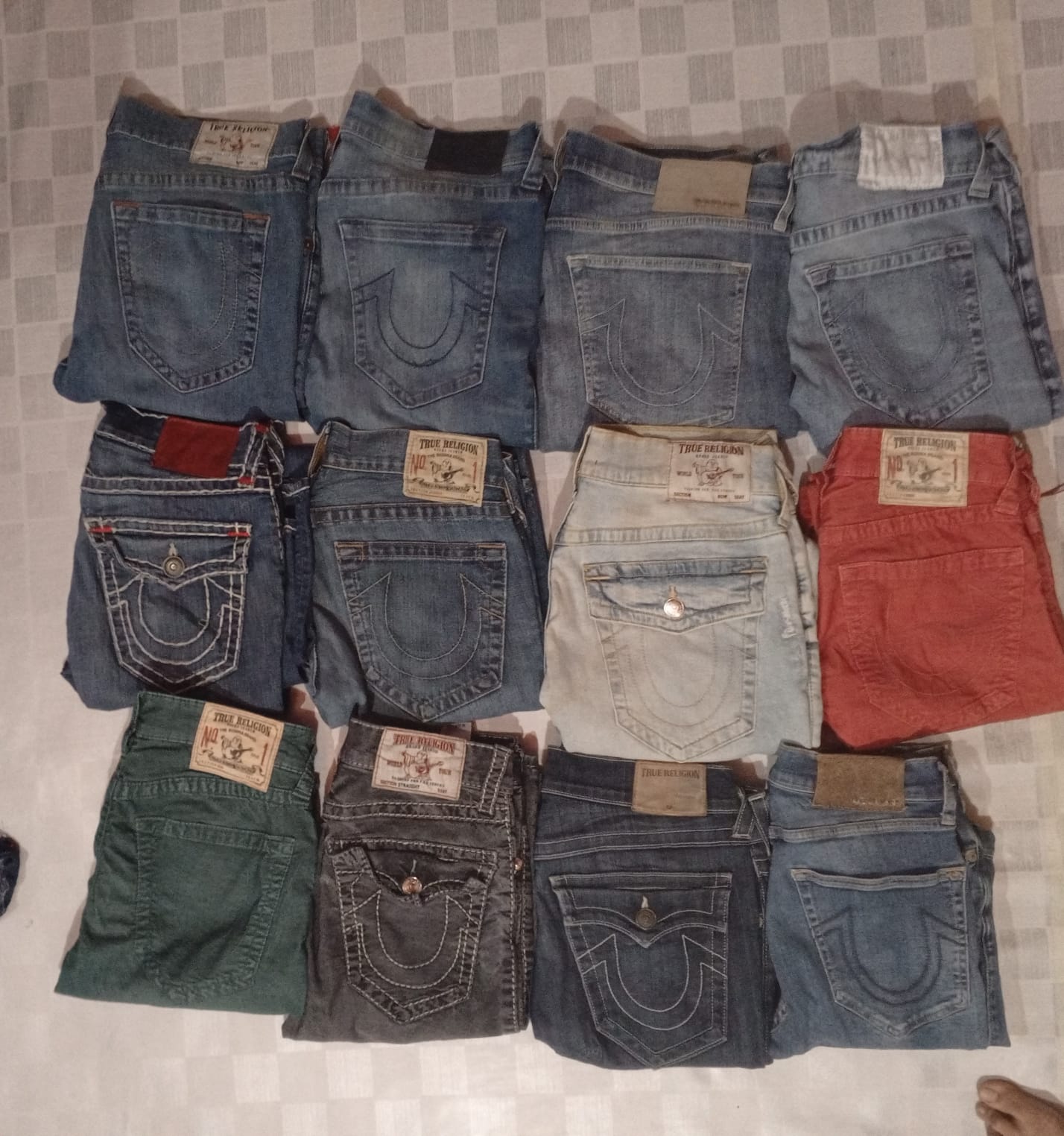 ID 124 TRUE RELIGION ET ROCK REVIVAL TOTAL 14 PIÈCES