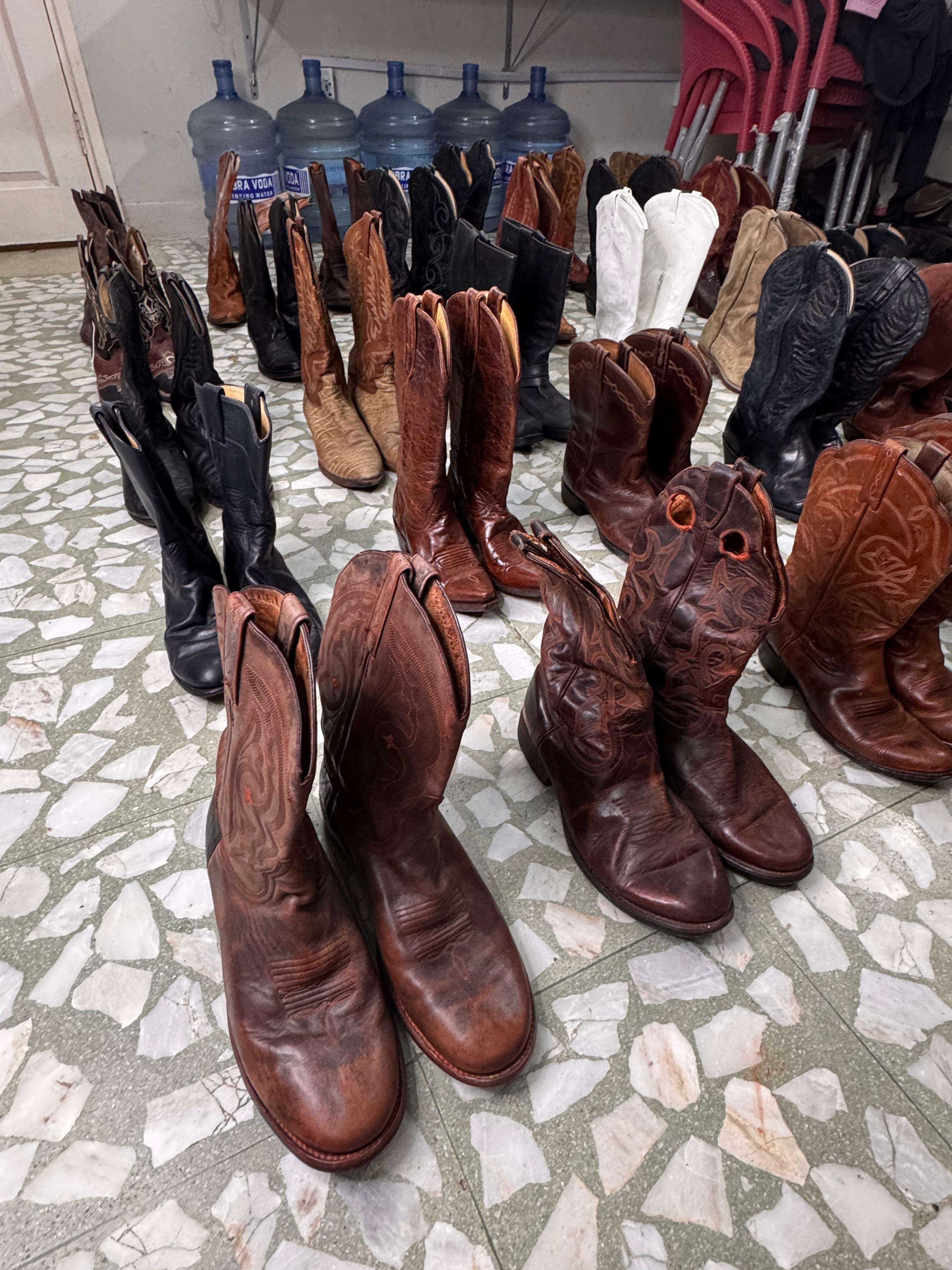 #VV461 Cowboy boots 30 PCs