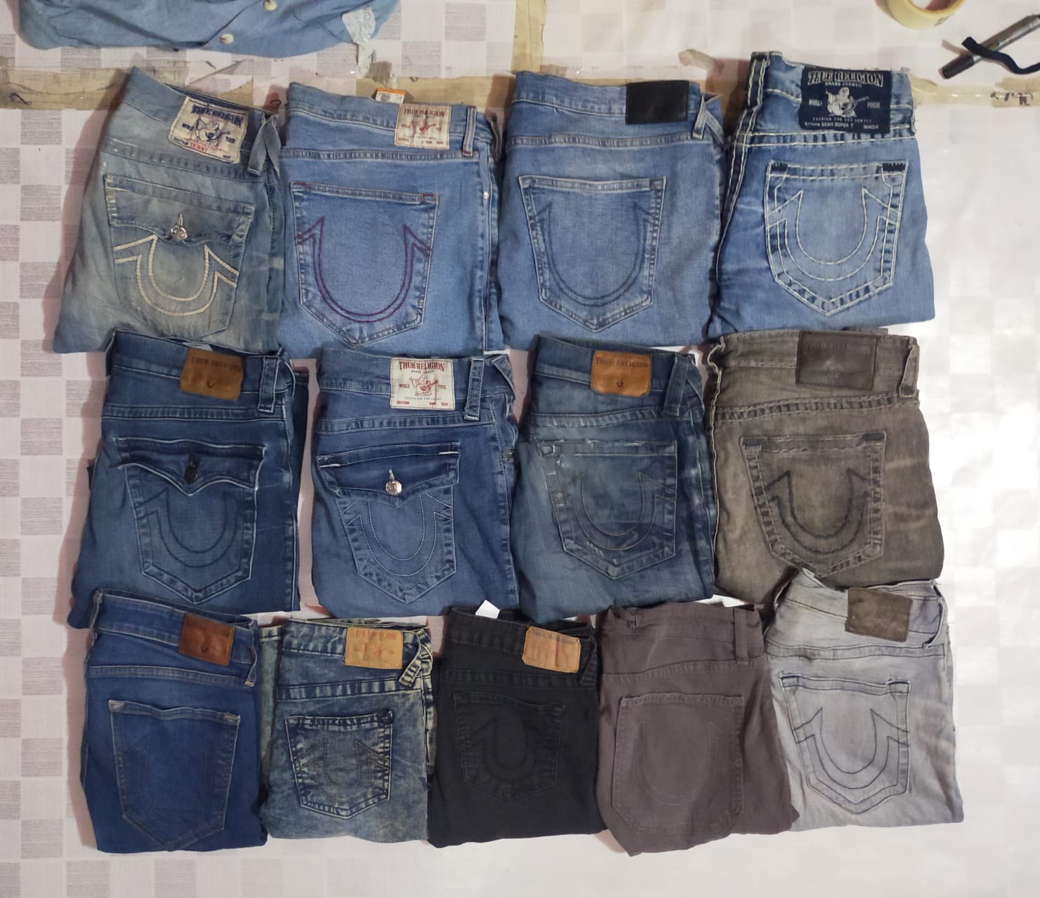 ID 208 TRUE RELIGION TOTAL 13 PIÈCES