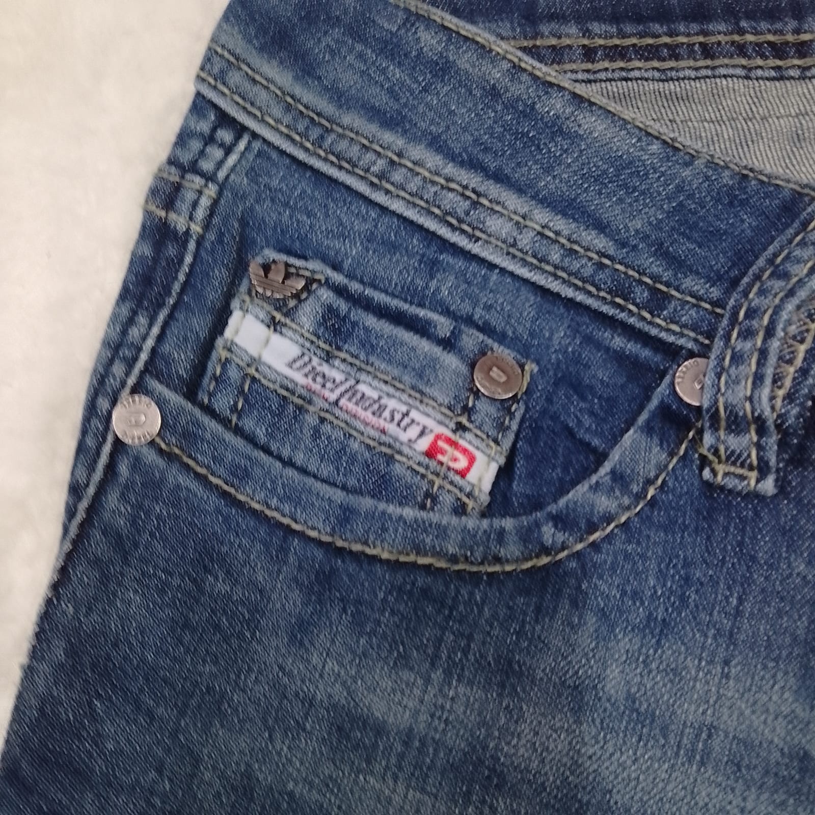 CR3233 Jeans Diesels - 20 Pcs