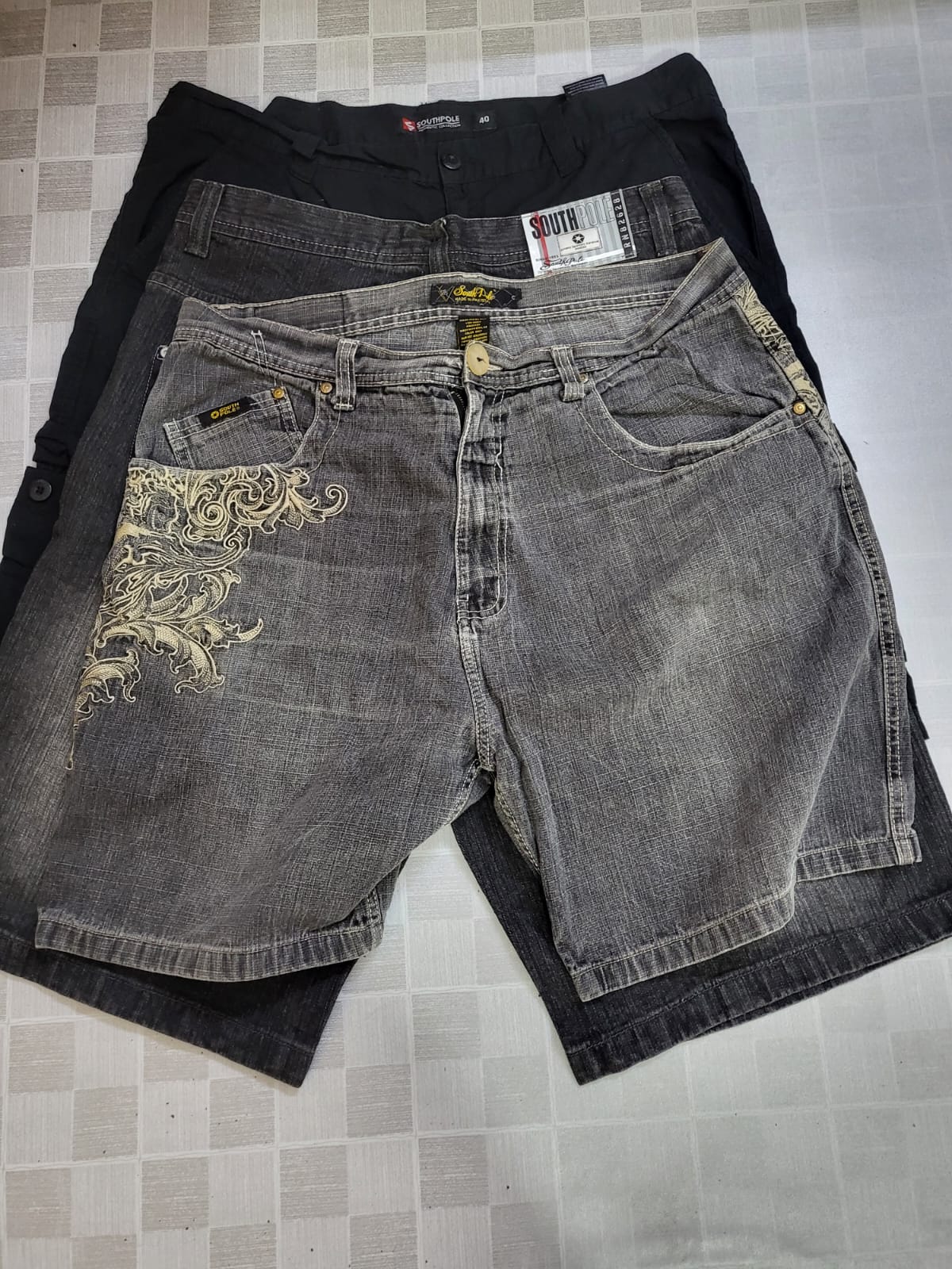 Shorts e jorts hip hop di marca designer, tra cui SouthPole, True Religion, ecc. 46 pezzi.