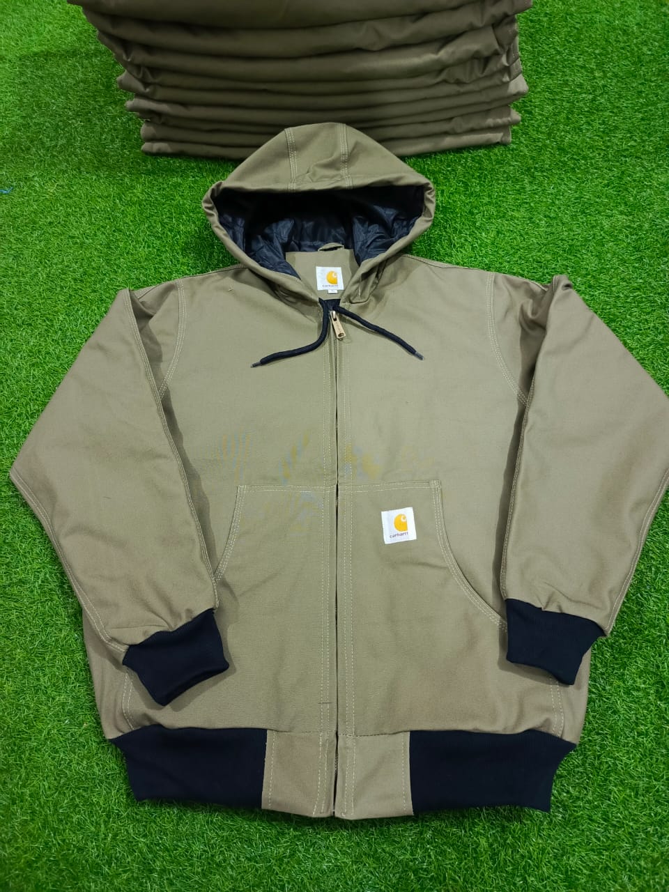 Veste à capuche réhaussée de style Carhartt vert olive