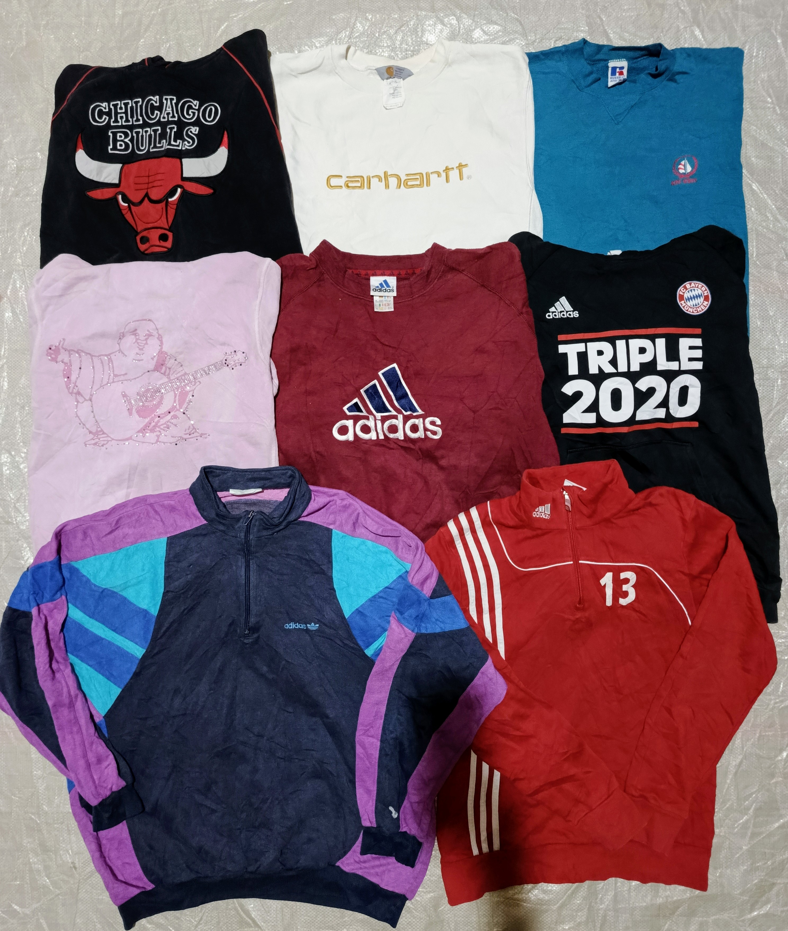 Adidas, Nike et sweatshirts de marques mixtes