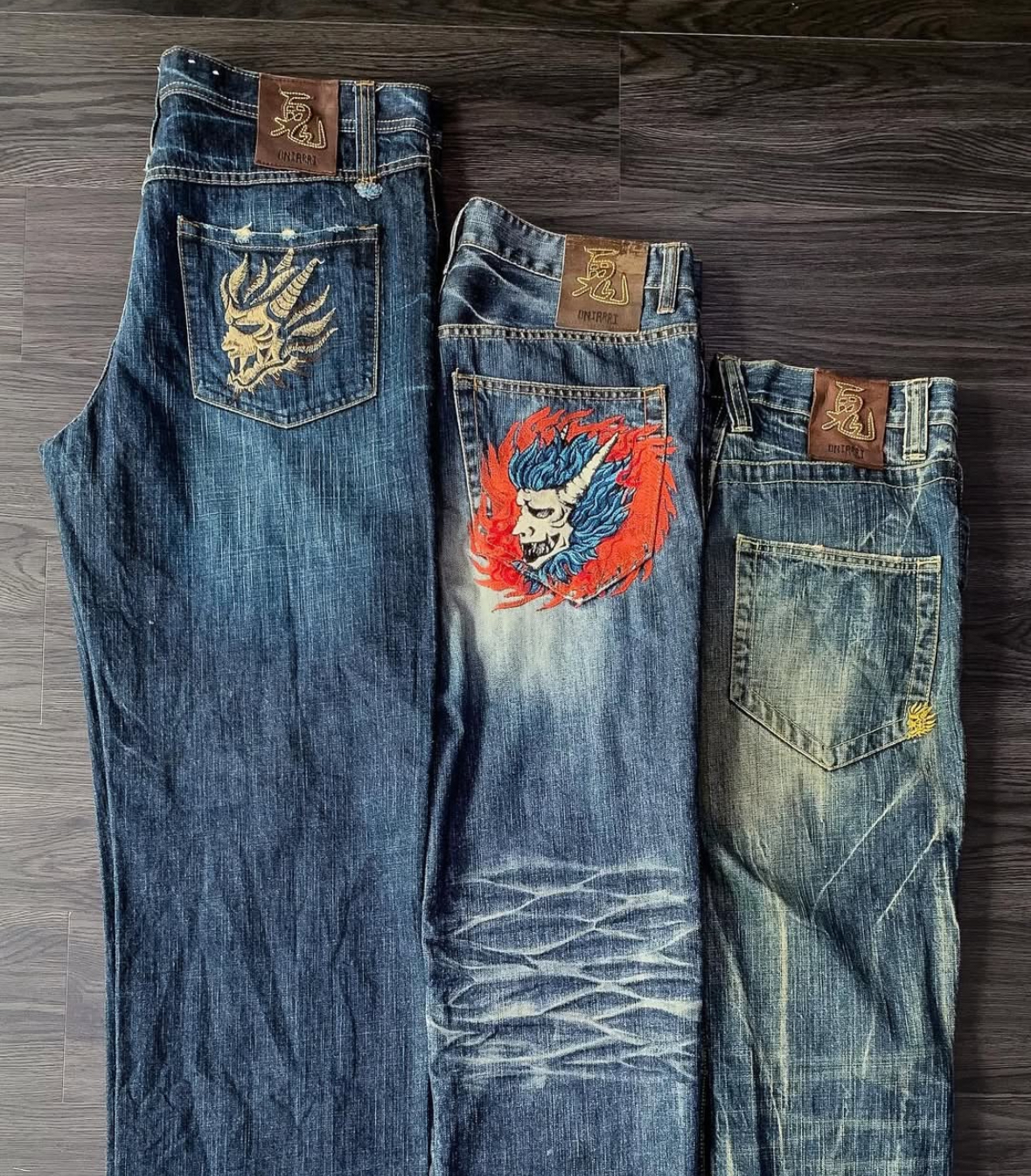 Japanische bestickte Jeans