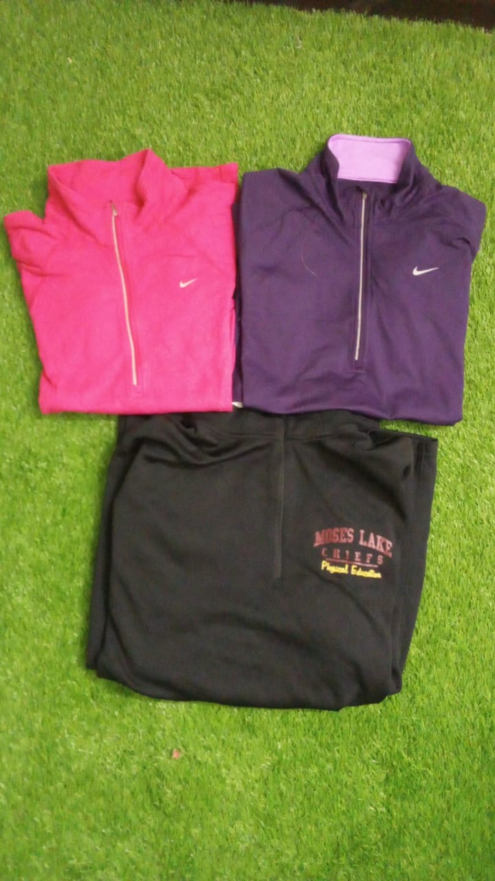 Nike-Hosen und Sweatshirts