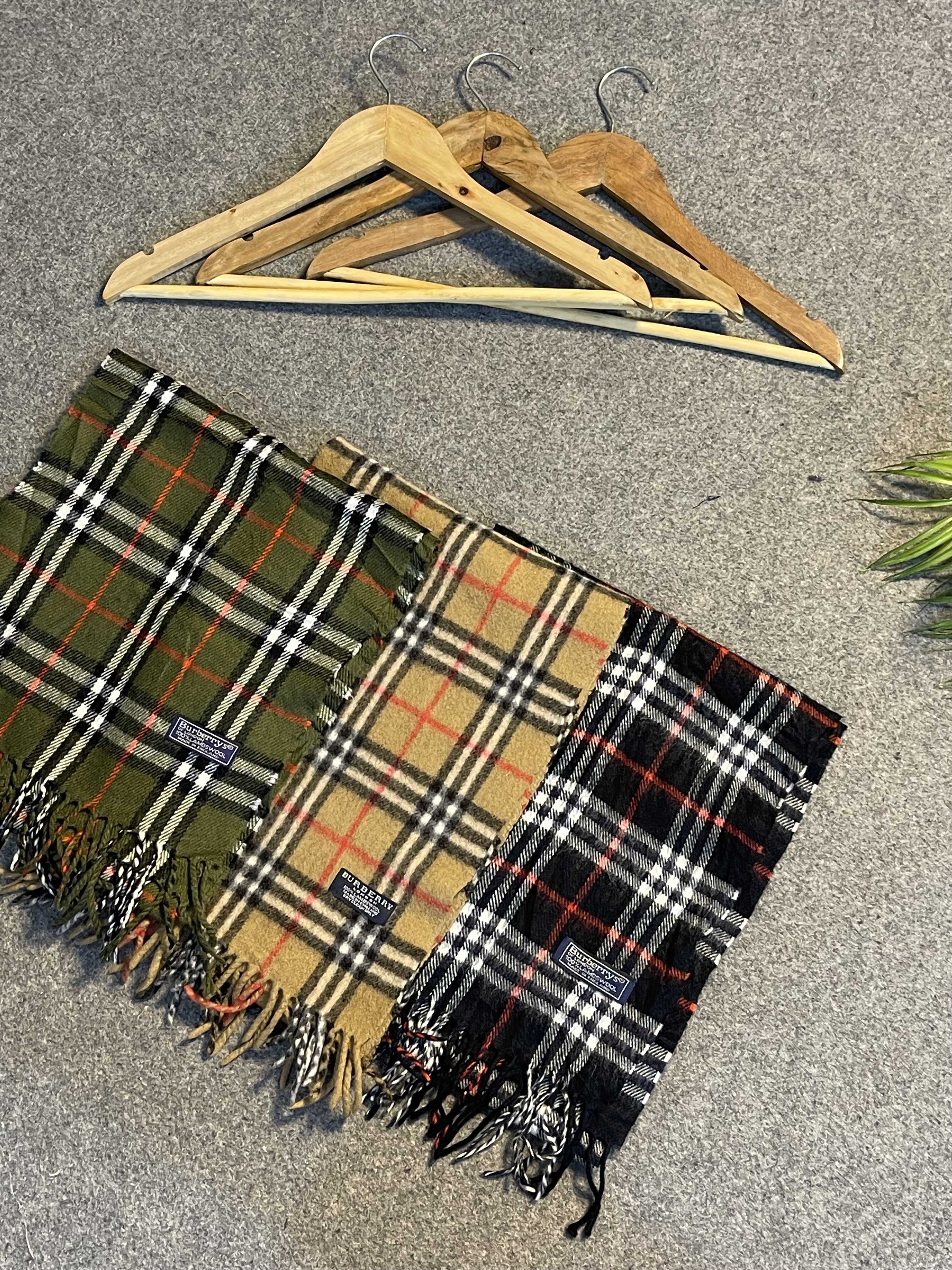 burberry scarves-15 pcs