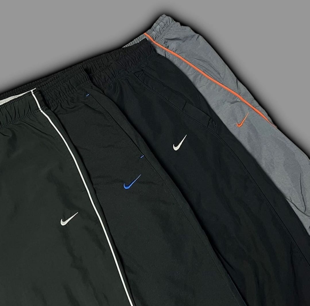 本物のヴィンテージNikeトラックパンツ