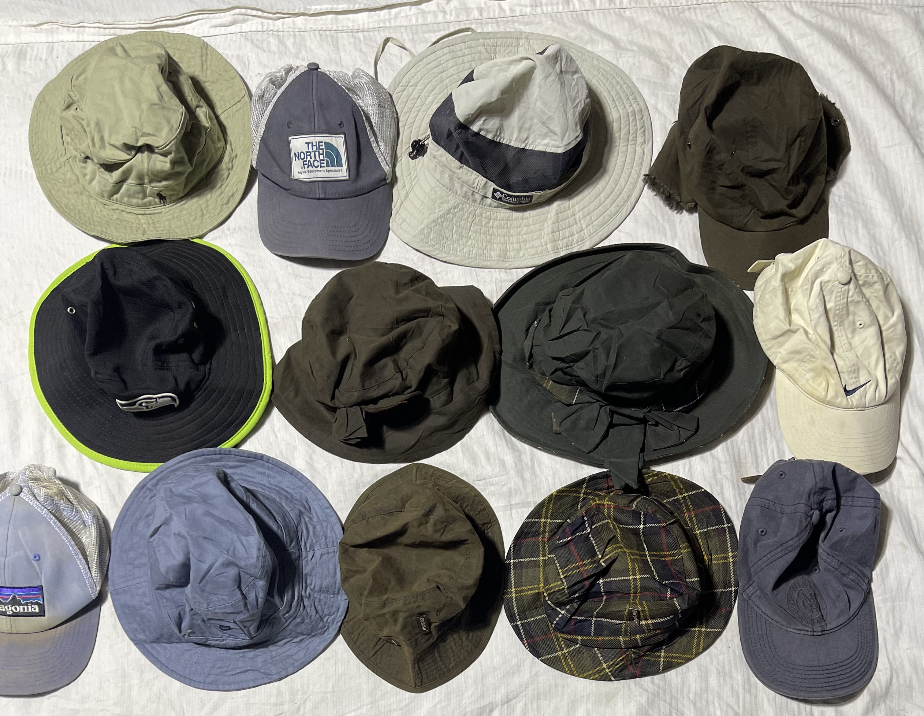 Chapeaux Barbour et chapeaux de différentes marques 13 pièces