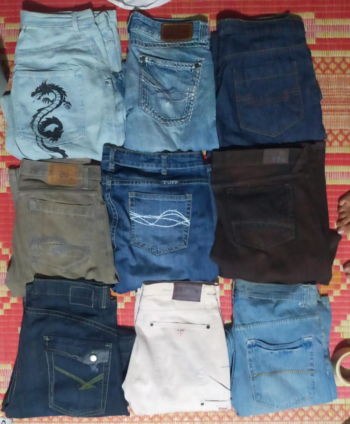 ID 186 GUESS AND OTHER MIX BRANDS JEANS TOTAL  12 PIECES