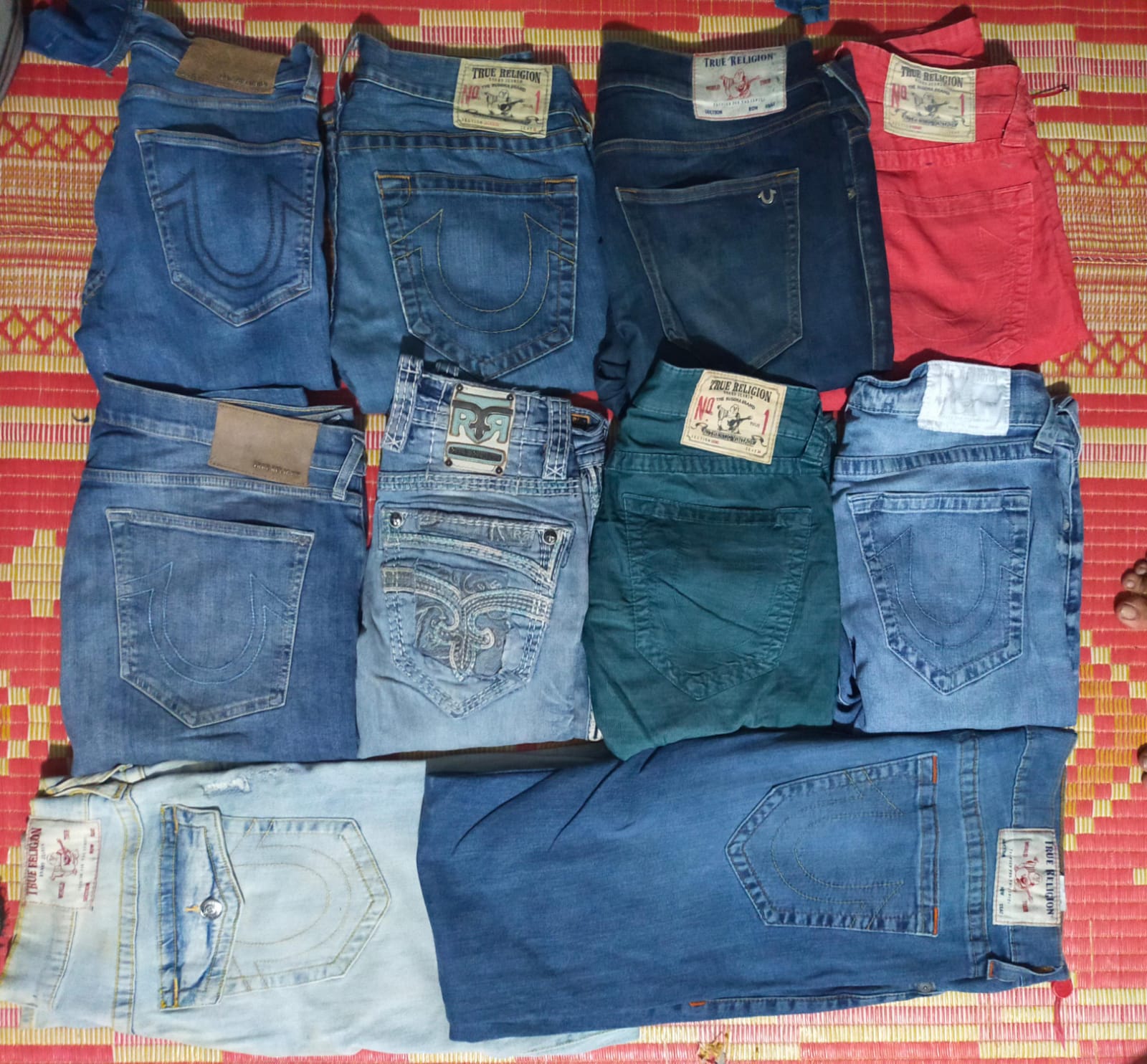 ID  124 TRUE RELIGION JEANS TOTAL 11  PIECES