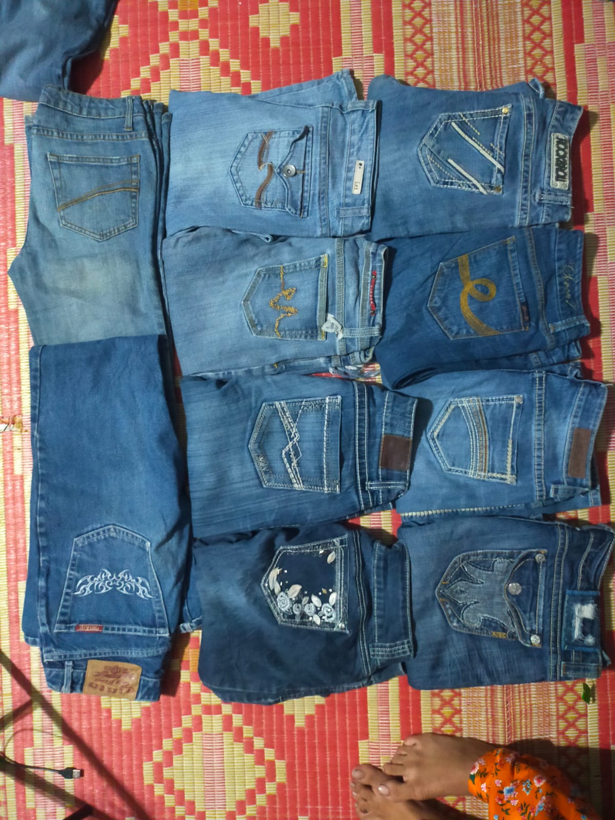 ID 201 UNBRANDED JEANS TOTAL  11 PIECES