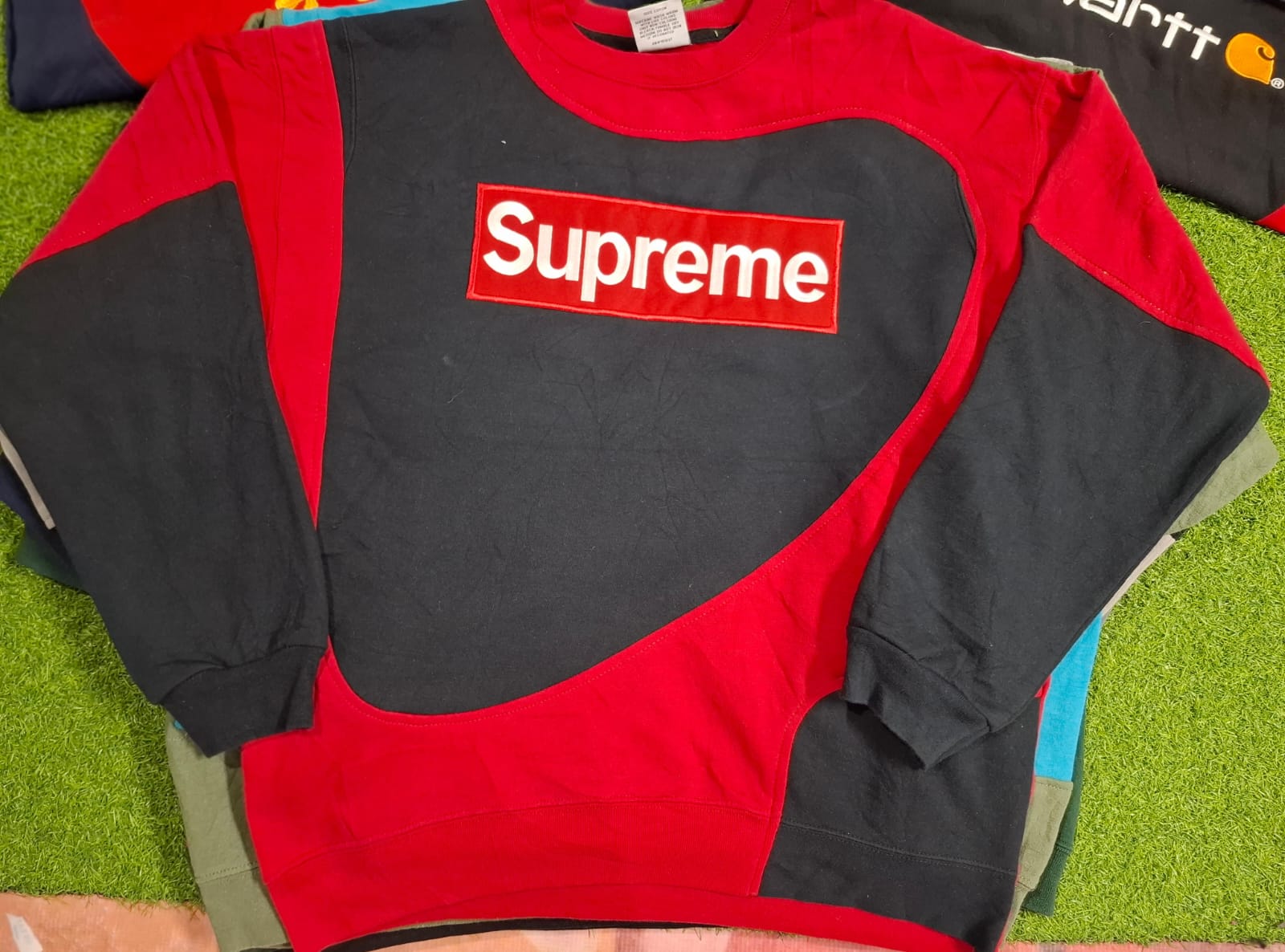 Rework Style Supreme sweatshirt.