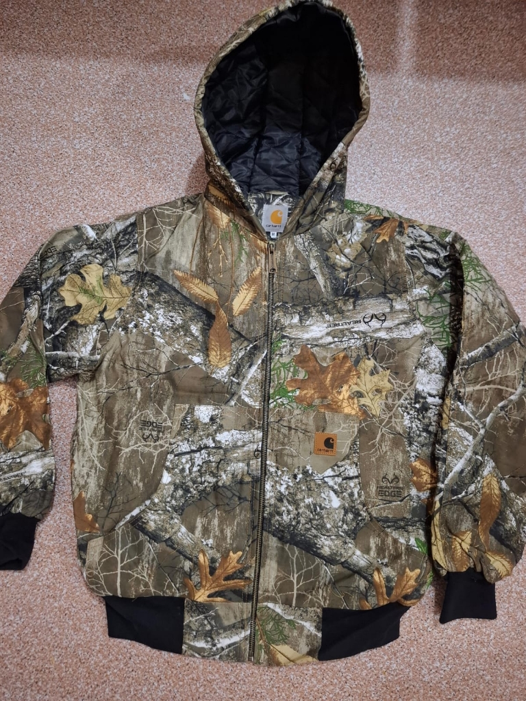 Rework-Stil Carhartt Realtree Jacke.