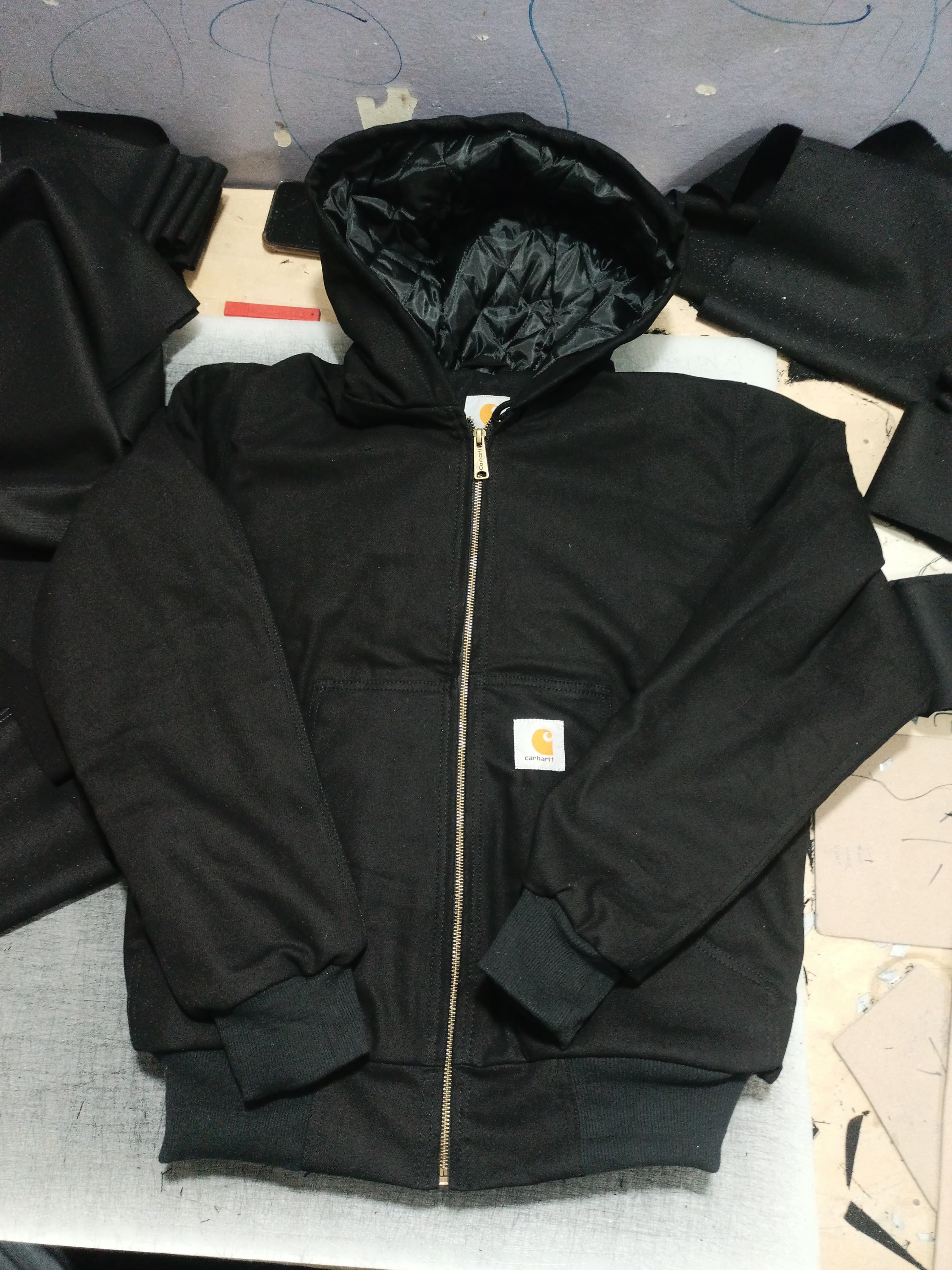 Maßgeschneiderte Handarbeit Carhartt Umstylingsjacke