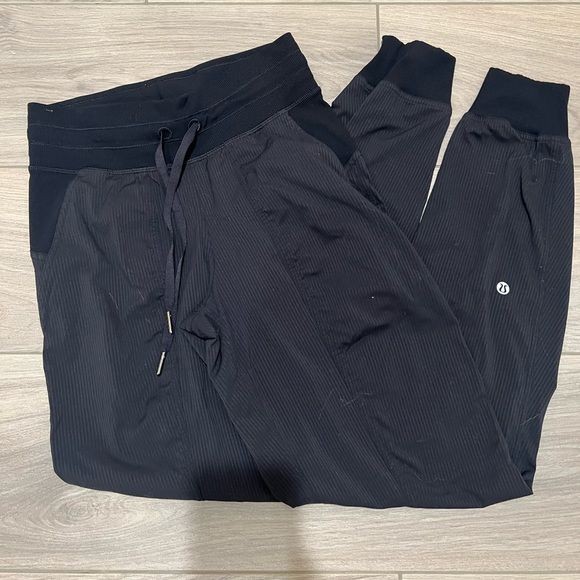 Lululemon  Leggings
100 Pcs