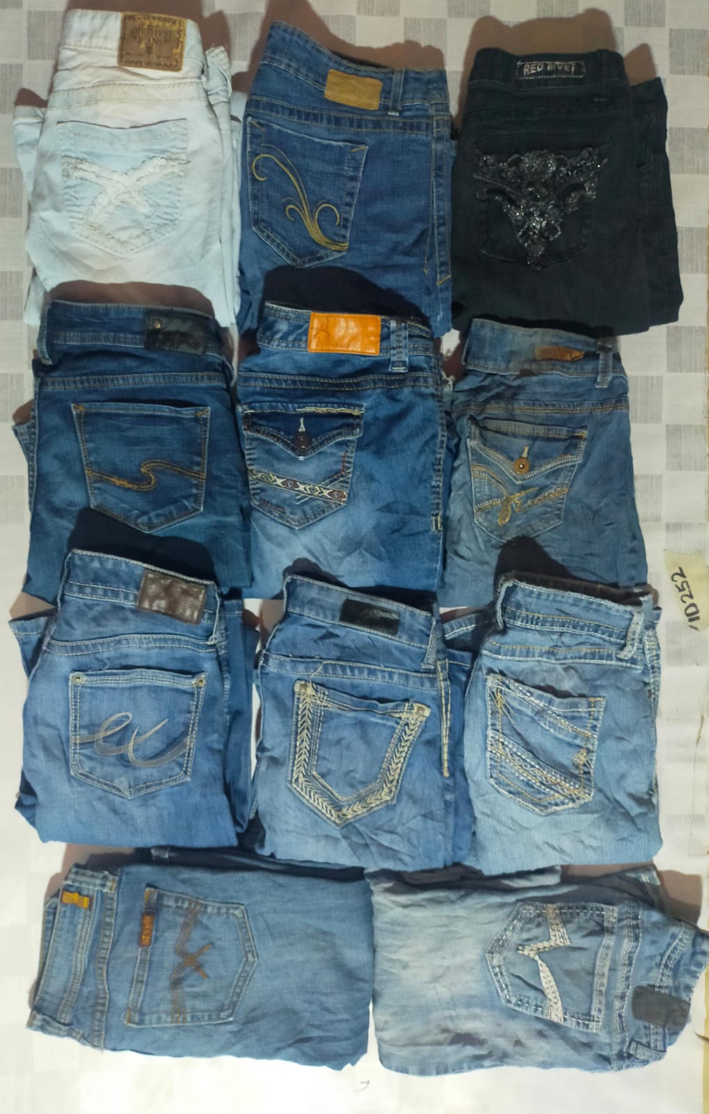 ID 269 UNBRANDED TOTAL 12 PIECES