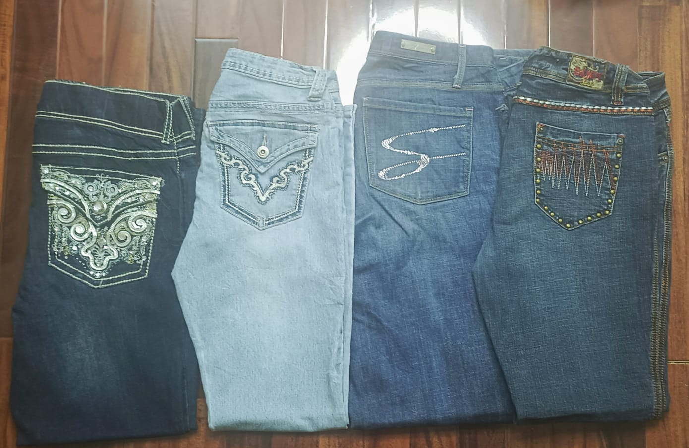 G0133 Women's Vintage Flared Jeans - 24 pieces