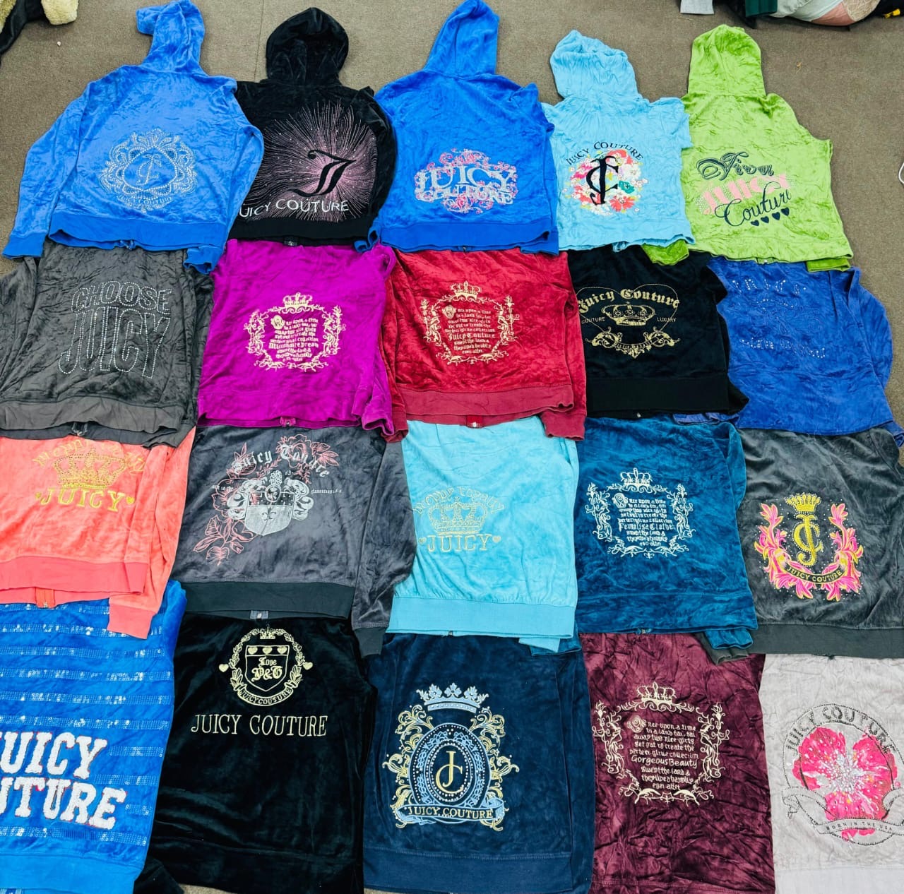 Sweatshirts à capuche Juicy Couture et vestes de survêtement