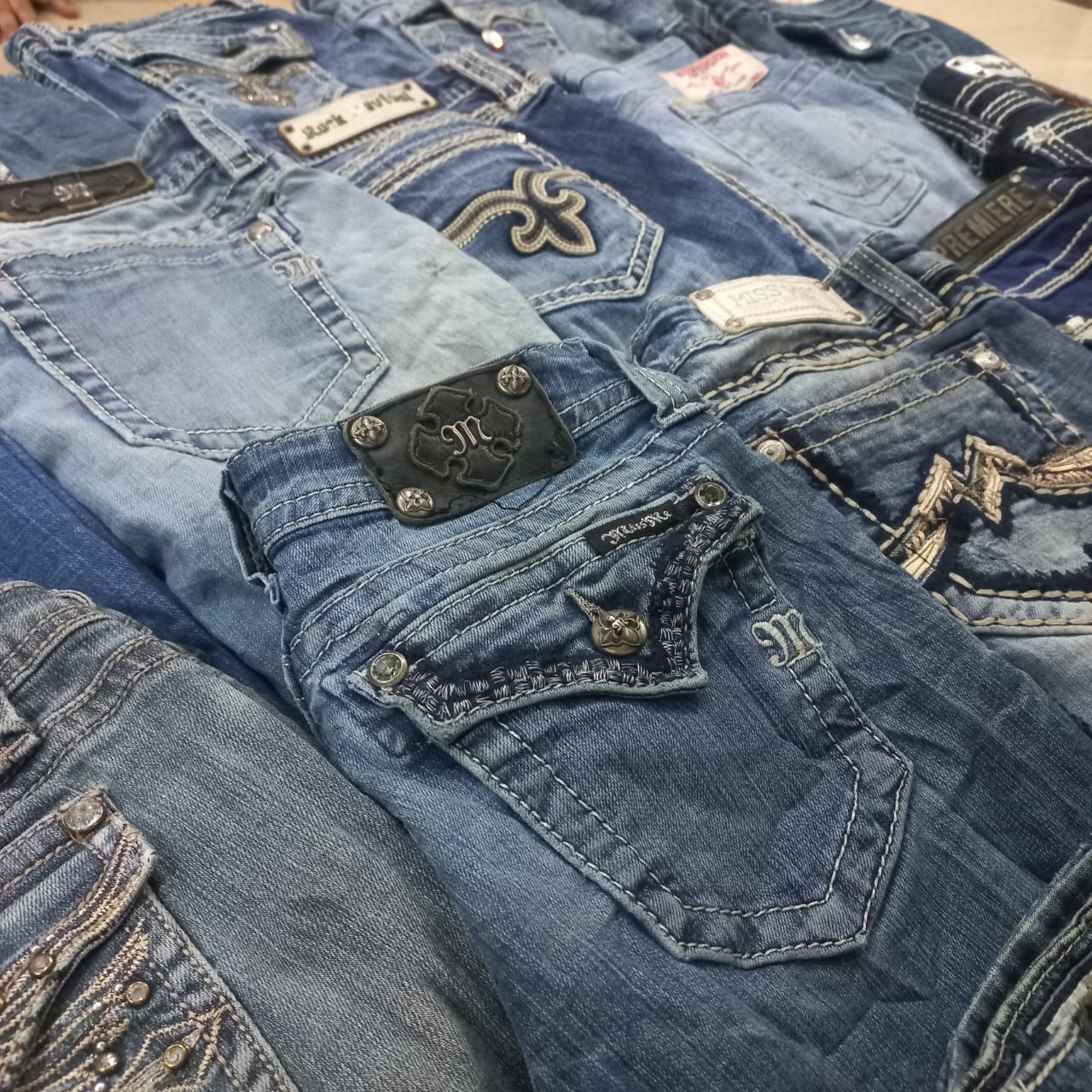 Lot de jeans Miss me avec d'autres marques - P41 (20 PCS)