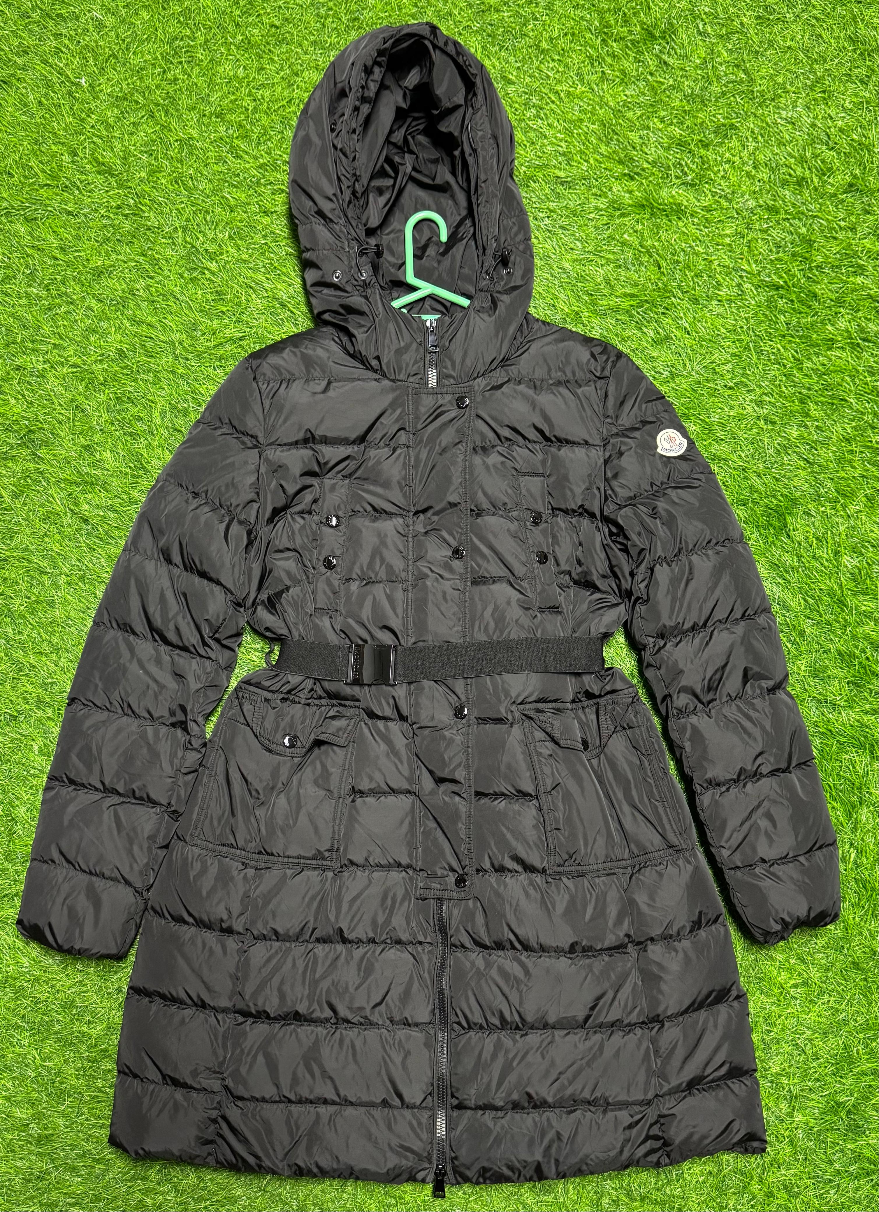 Moncler Jacken 6 Stück