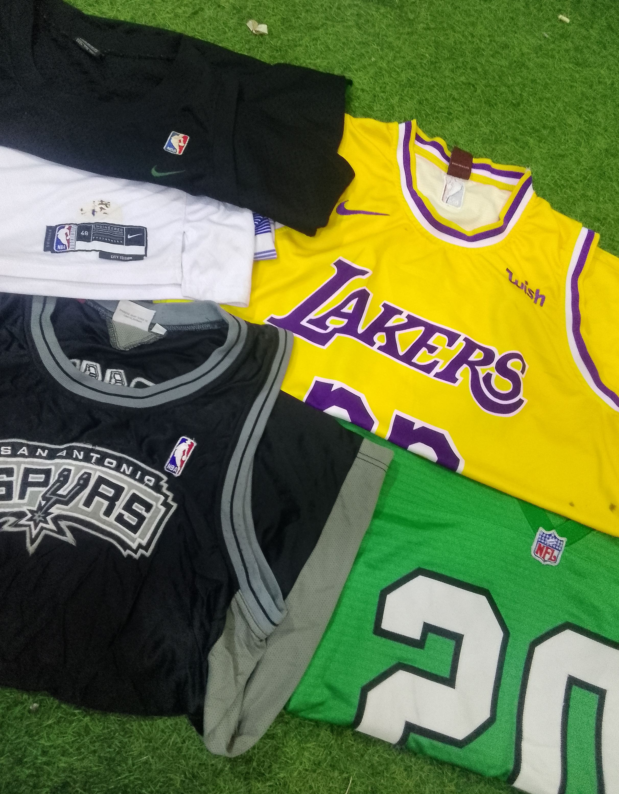 NBA , NFL & BASEBALL JERSEY / 8 PCS