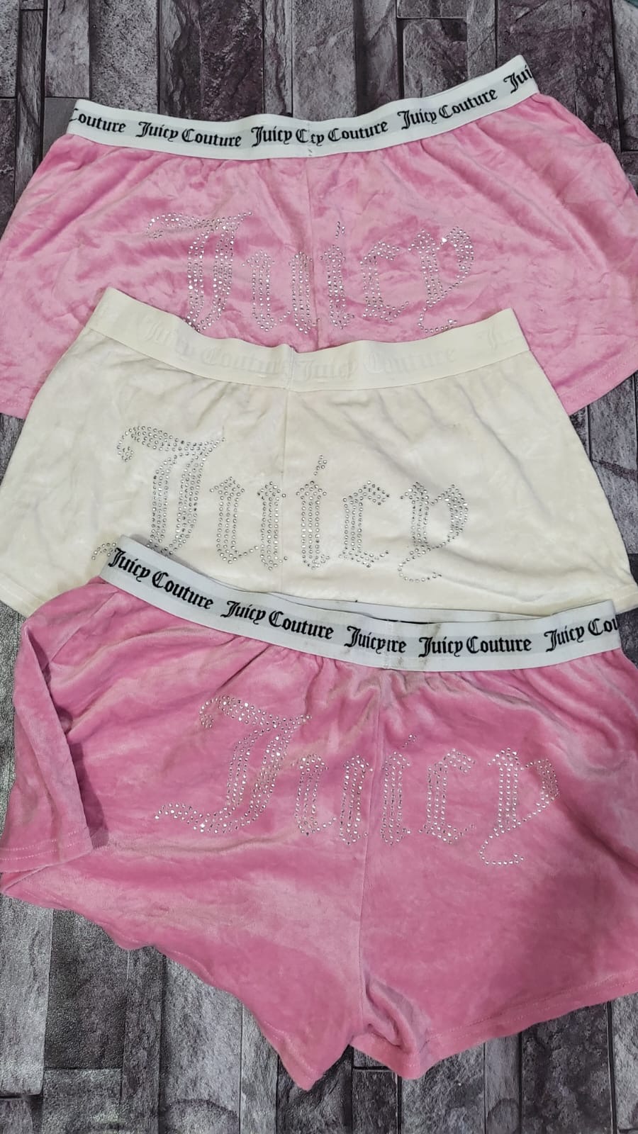 SD0074 - Shorts Juicy Couture pour femmes - 14 pièces