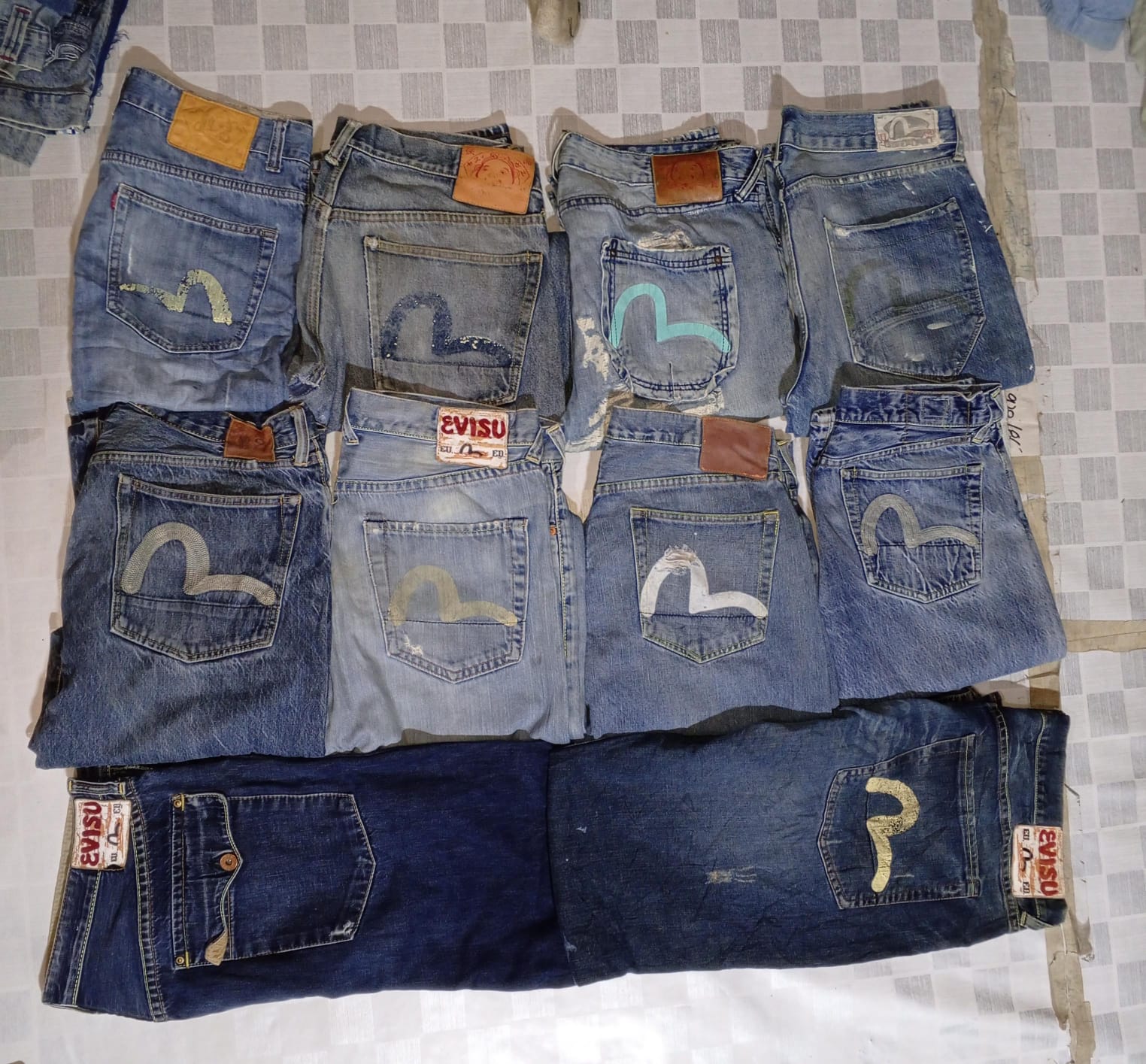 282 EVISU 9 JEANS ET 1 SHORT TOTAL 10 PIÈCES (ID282)