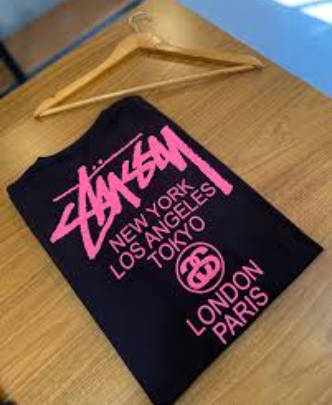 Stussy Rework Style World Tour T-shirt nere con titolo rosa 20 pezzi