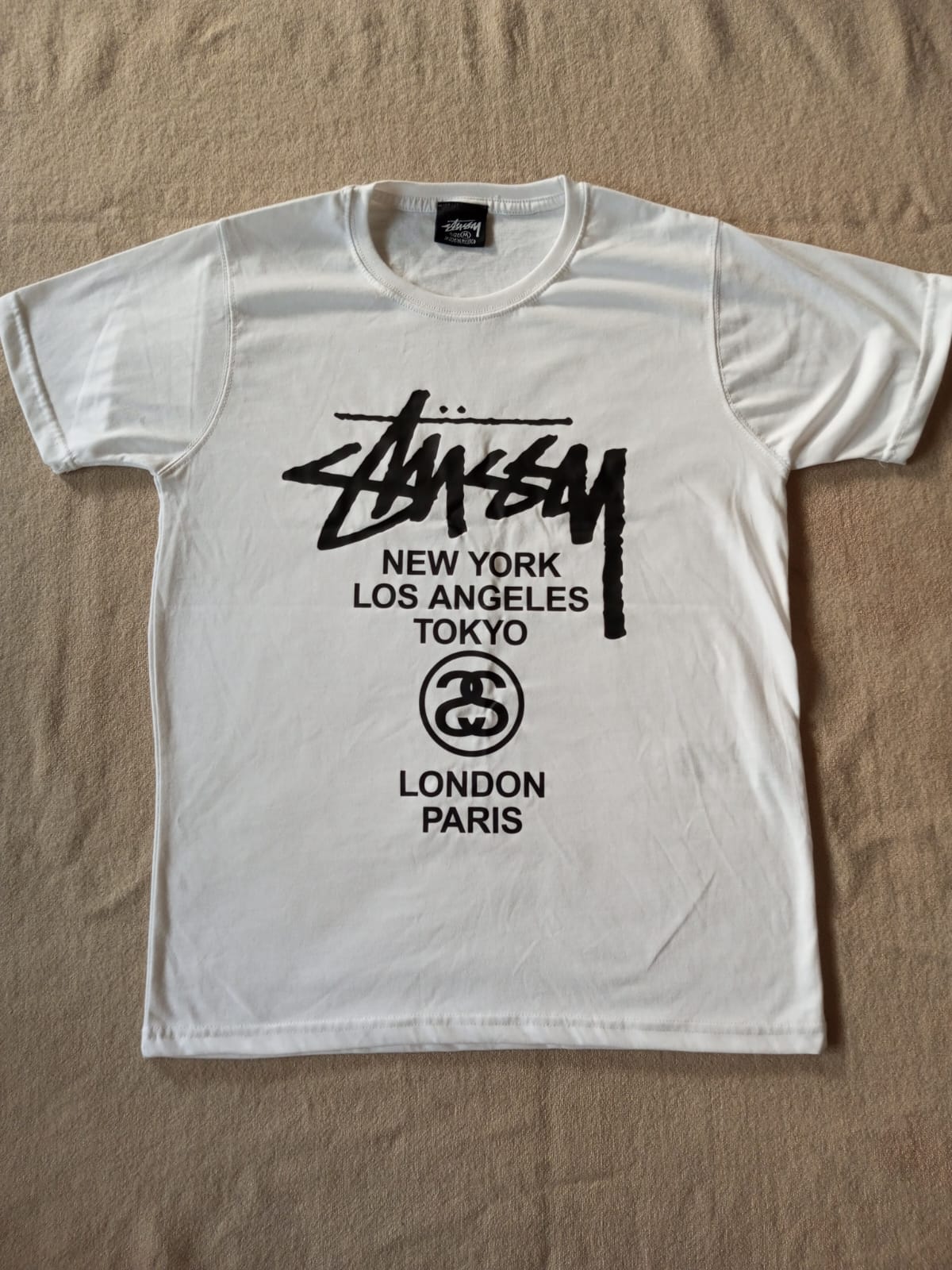 Stussy réinterprétation style tournée mondiale t-shirts noirs avec titre blanc 20 pcs