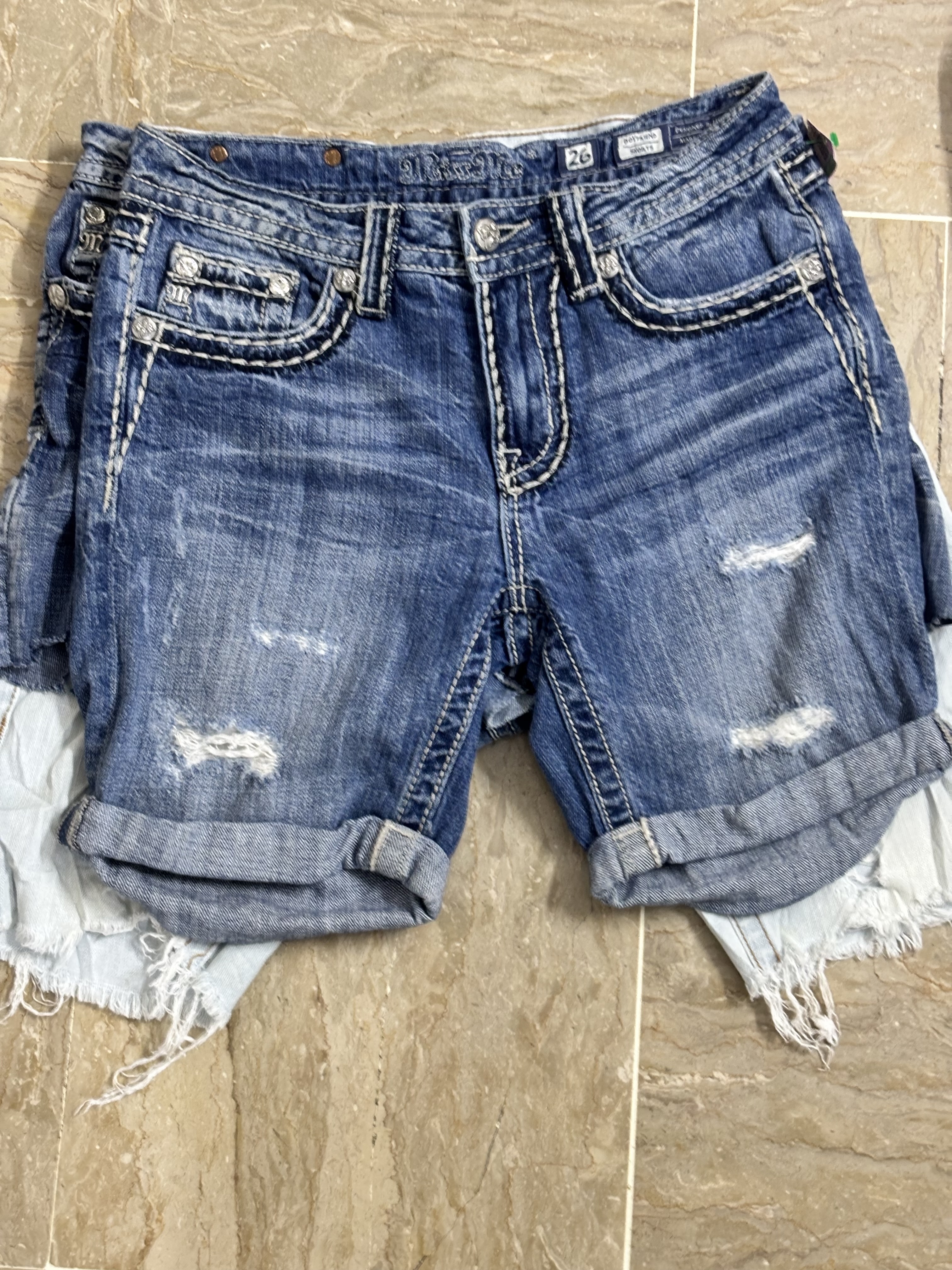 Miss Me und True Religion Shorts