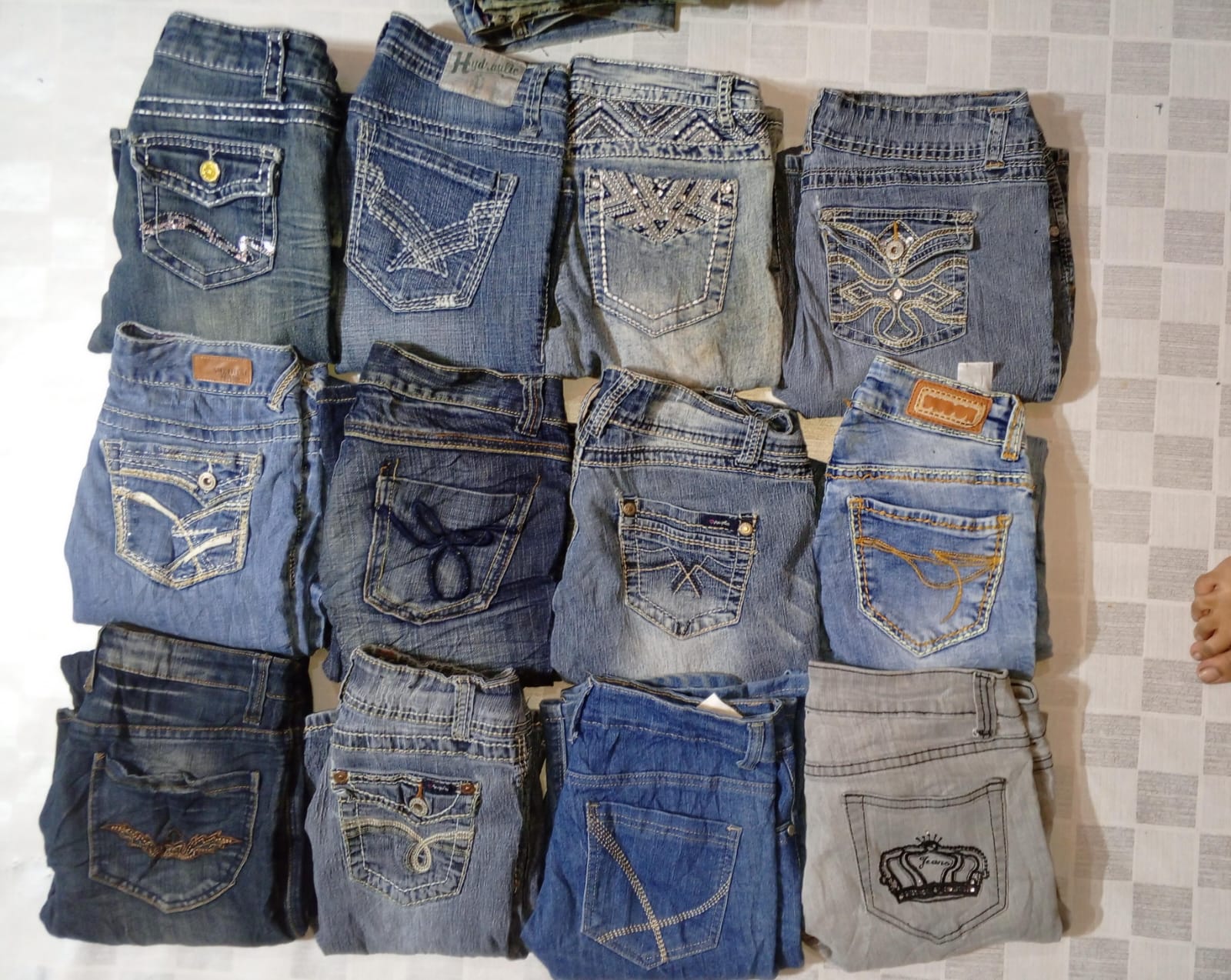 UNBRANDED JEANS WOMEN WEAR  TOTAL 12 PIECES (ID 298)