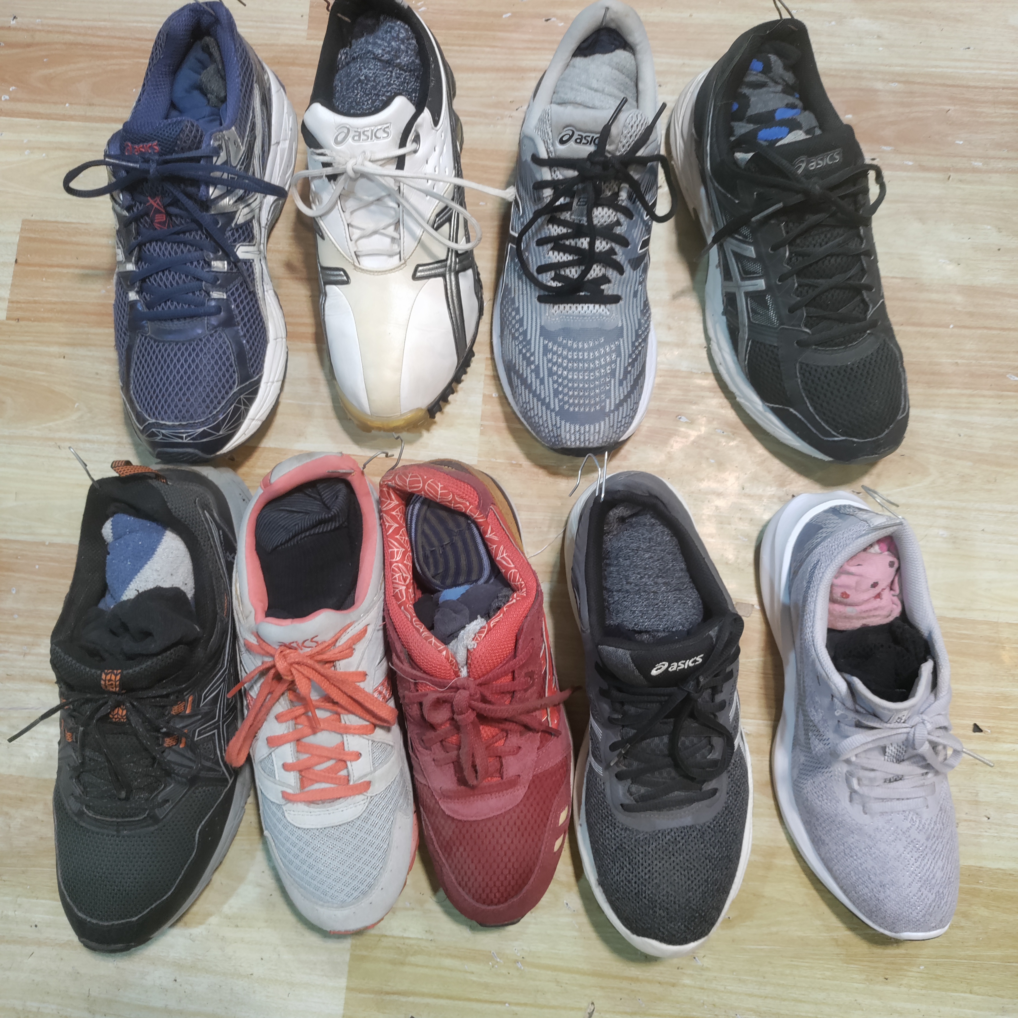 Asics & On Coloud Sneakers 15 Stück