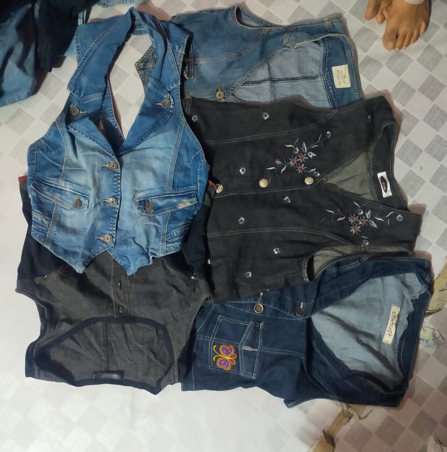 GILETS SANS MARQUE TOTAL 15 PIÈCES (ID 380)