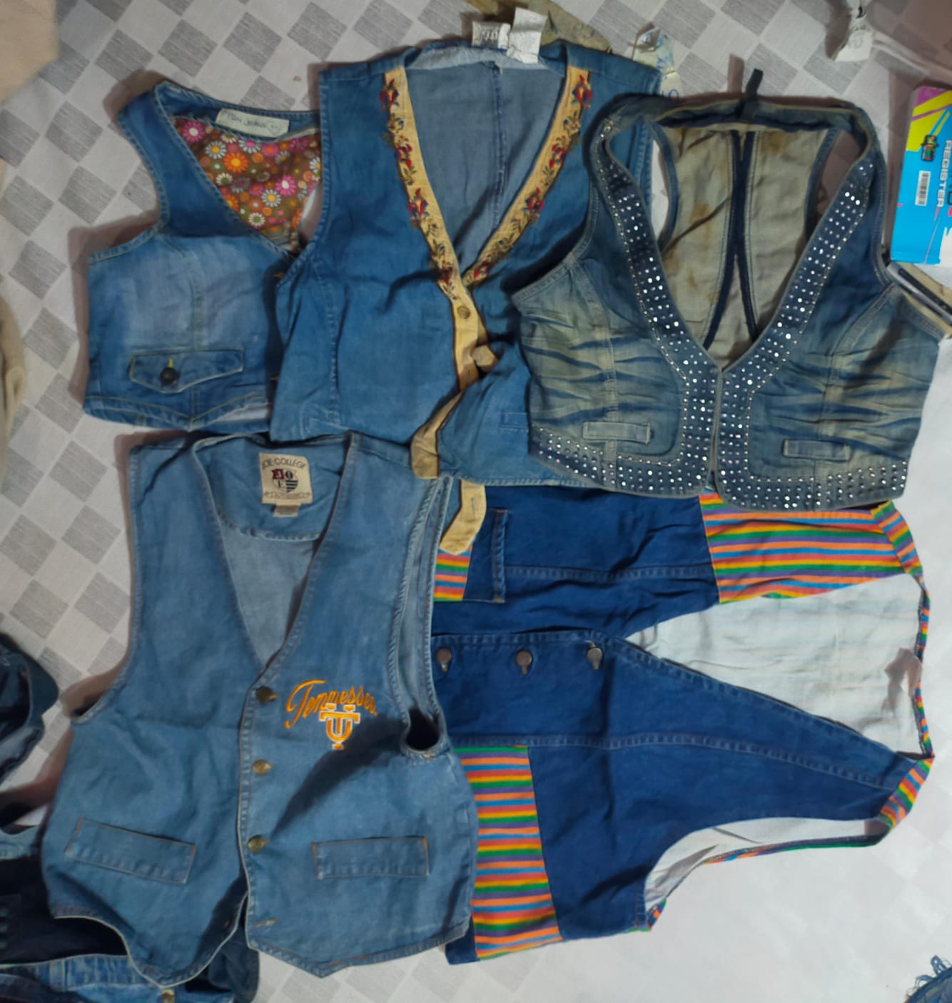 UNBRANDED WAISTCOATS TOTAL 18  PIECES (ID 381)