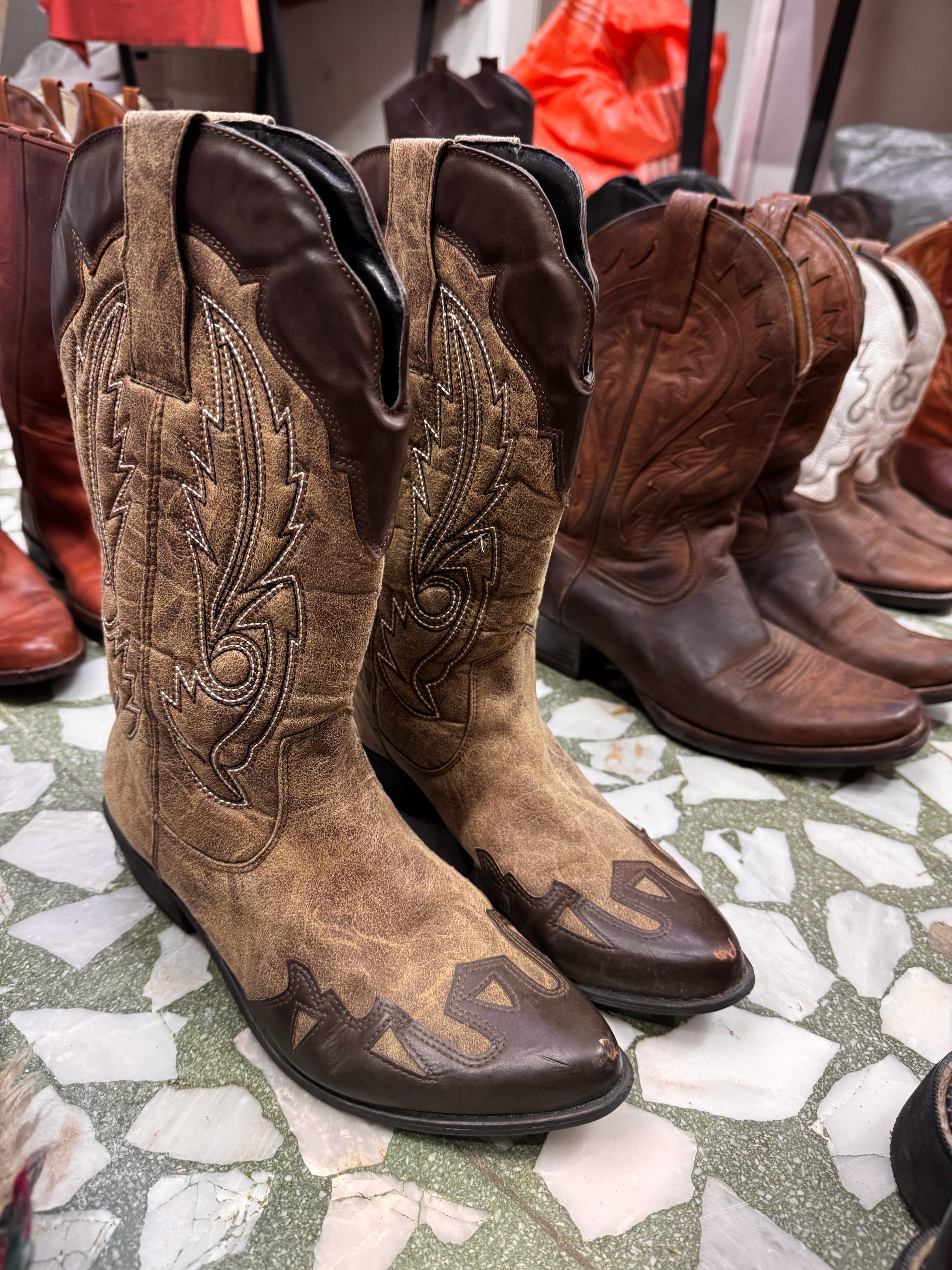 T902 Cowboy Boots 35 Pcs