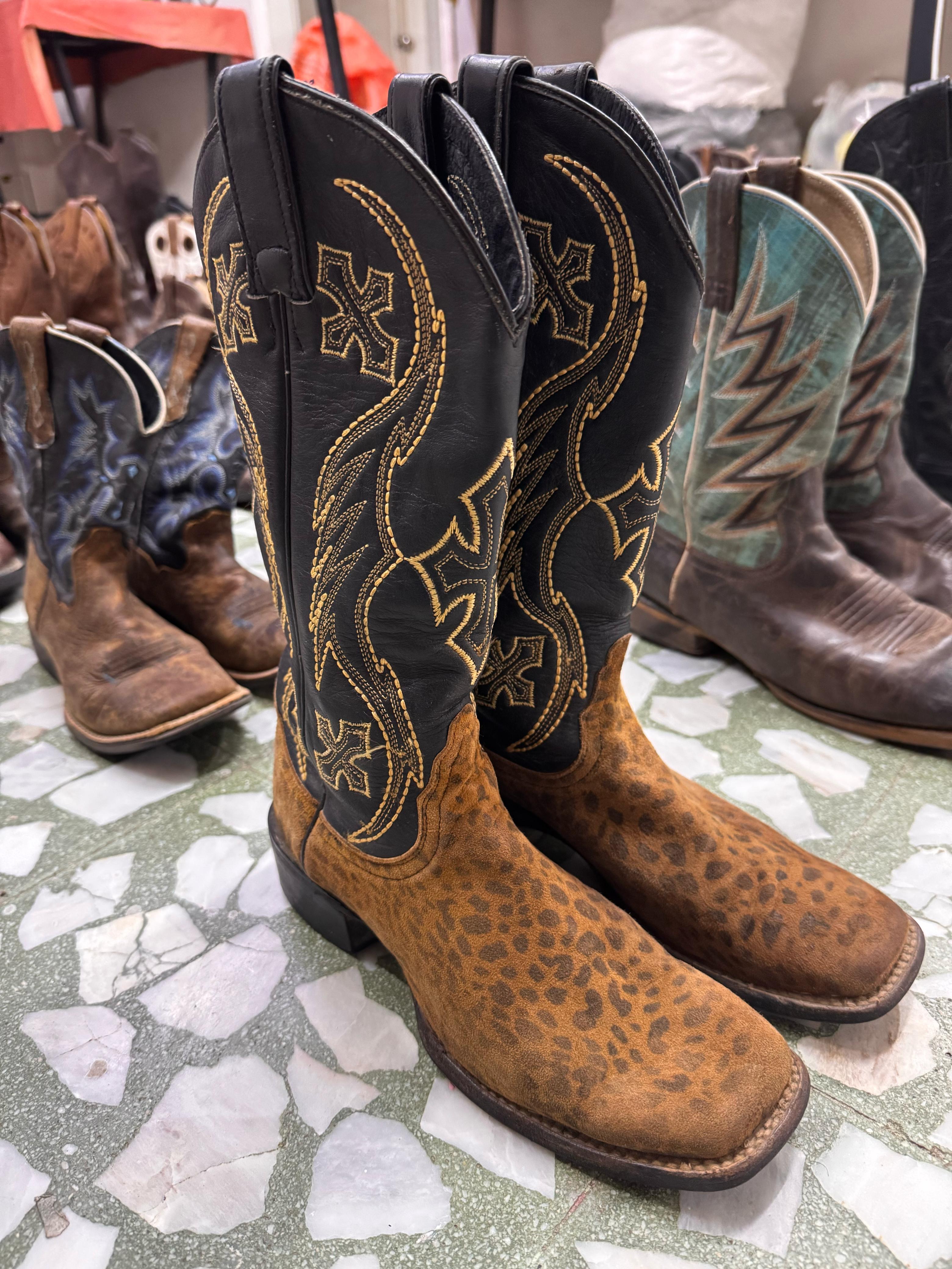 T902 Cowboy Boots 35 Pcs