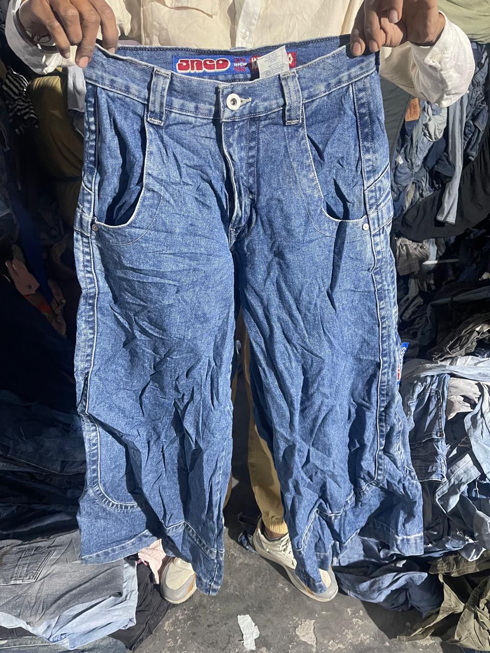 Sélection personnalisée. Ces pièces sont toutes authentiques. 40 paires.