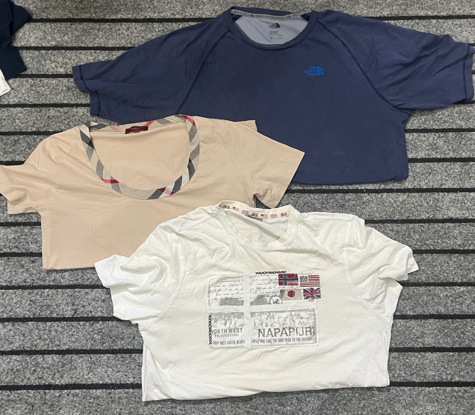 T-shirts de marque mixte / 12 pièces
