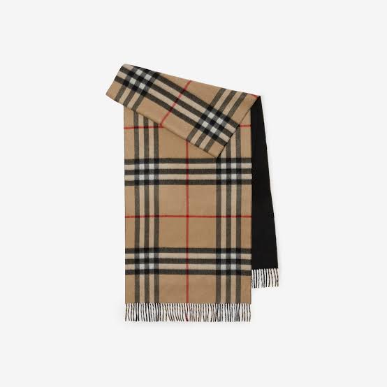 Cachecóis Burberry Exatos 10 peças