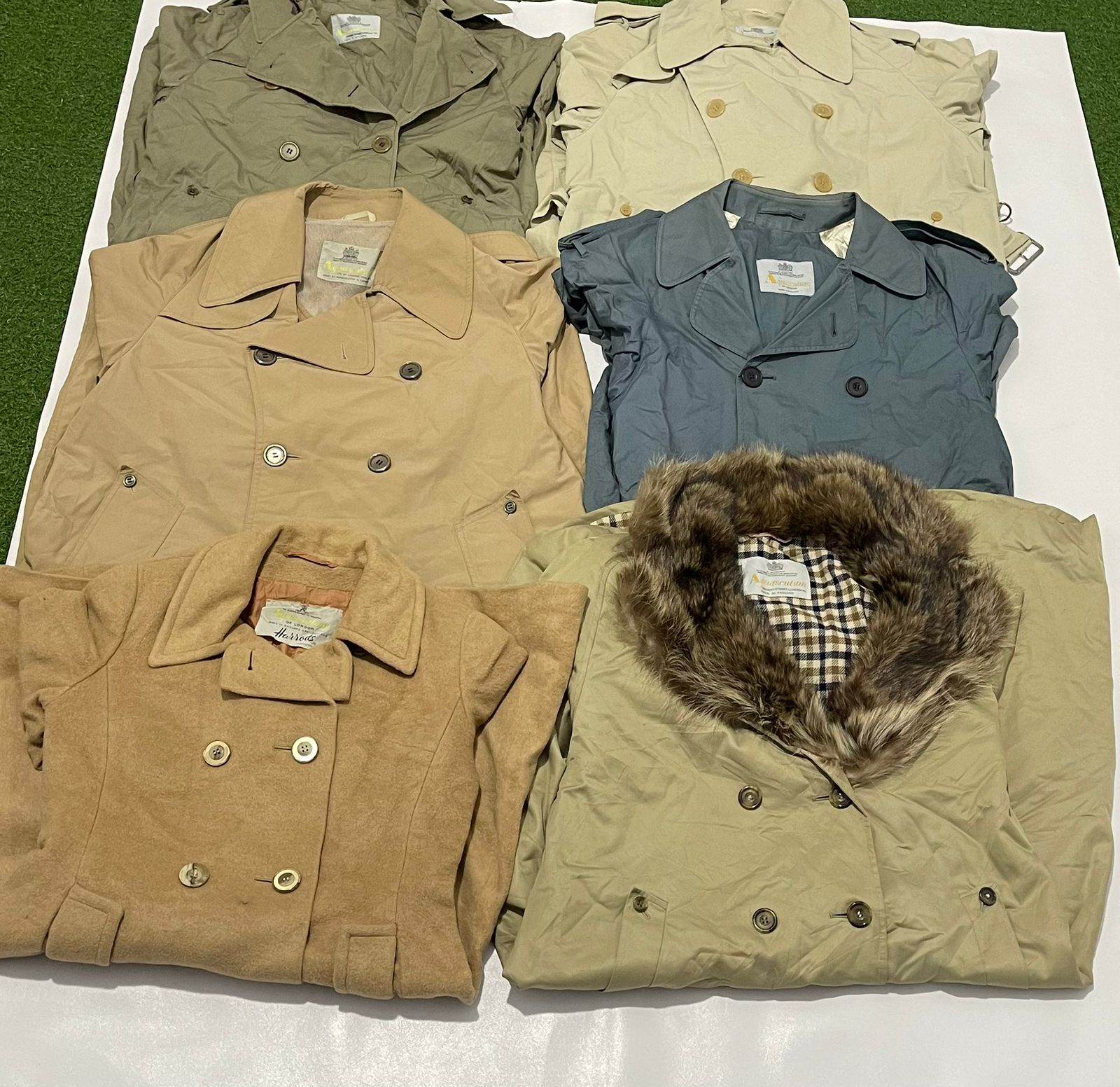 Aquascutum trench coat pcs 12 us