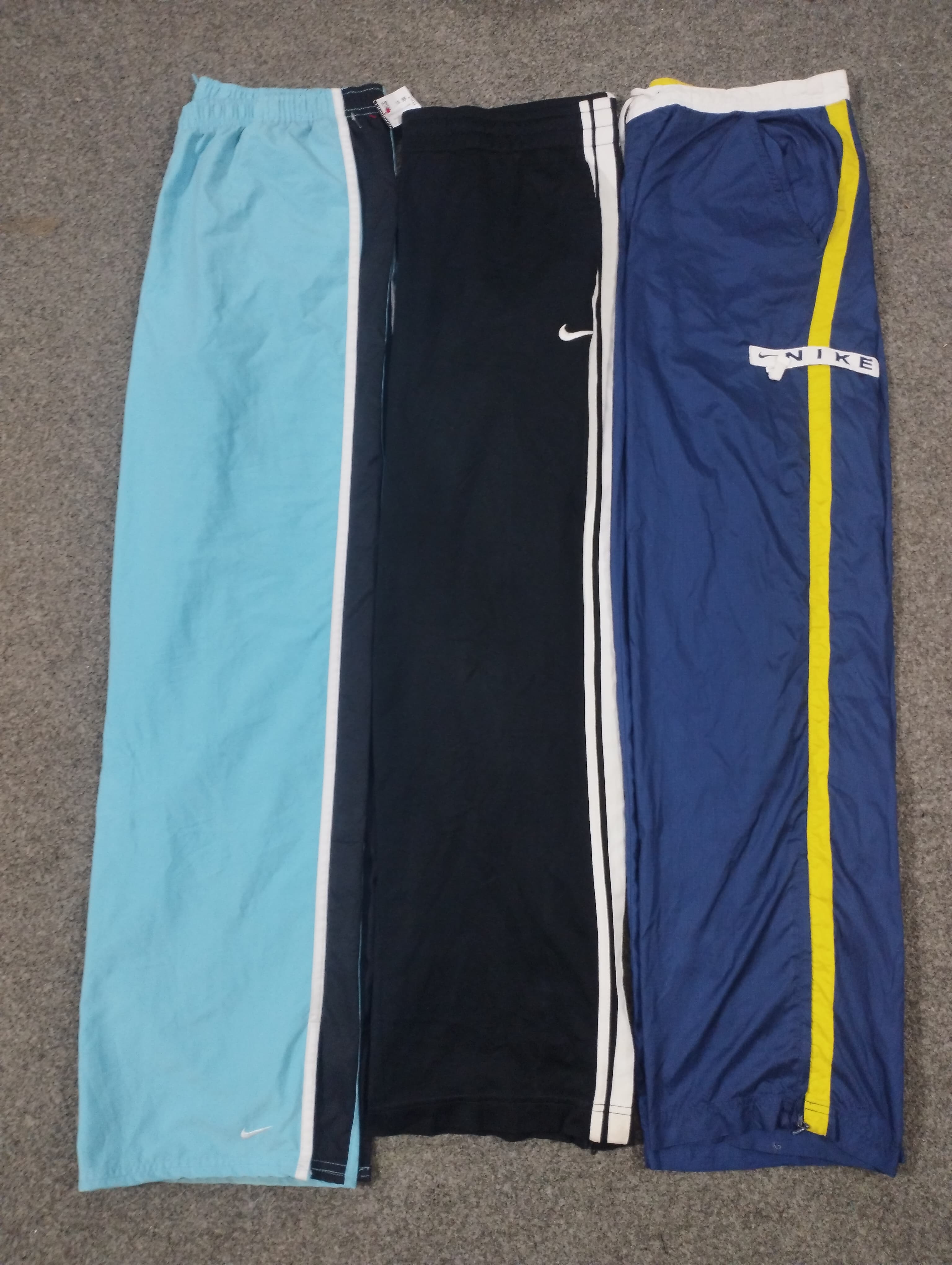 プレミアムビンテージのNikeトラックパンツ