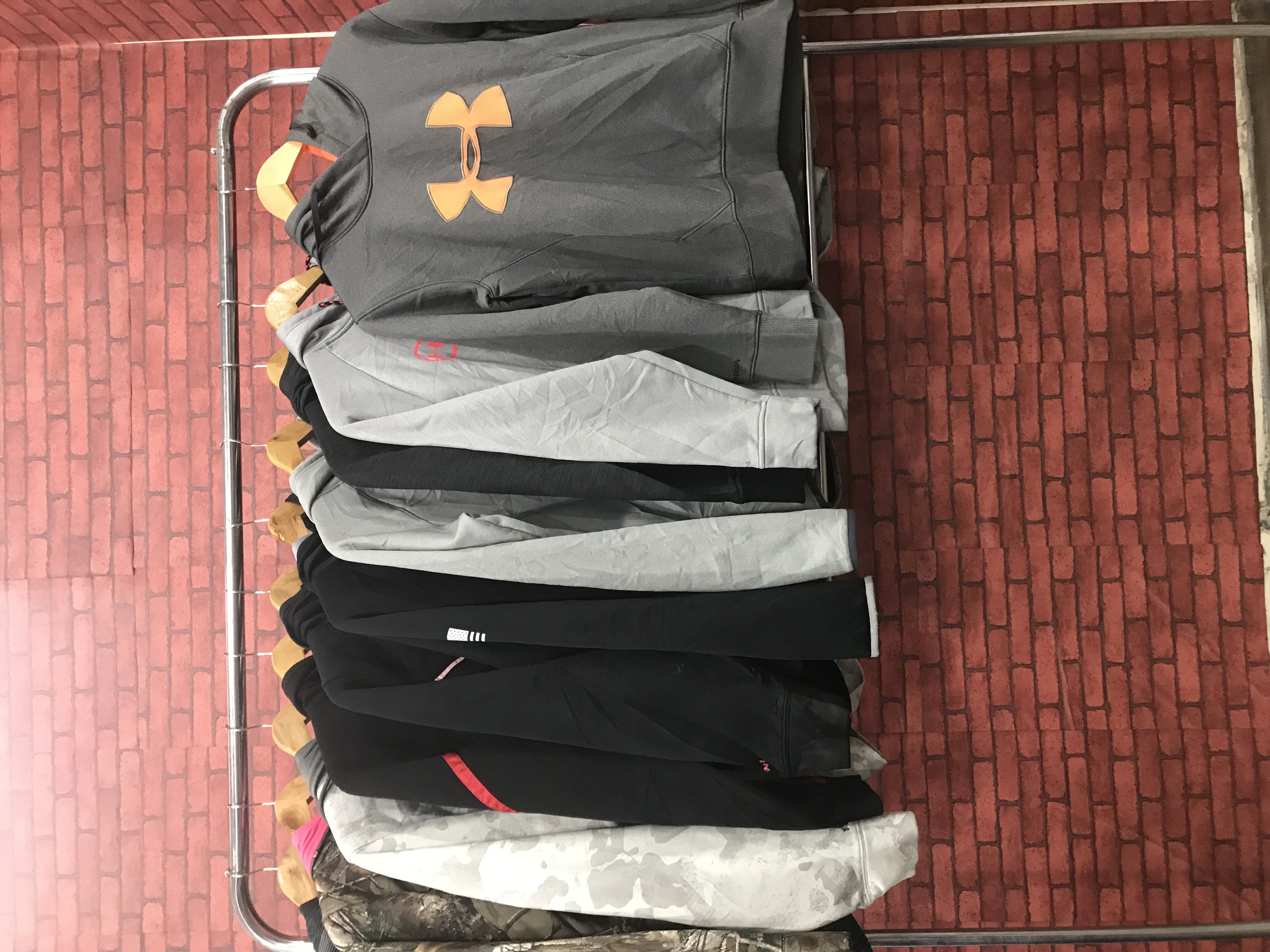 Under armour sweatshirt  10 pcs