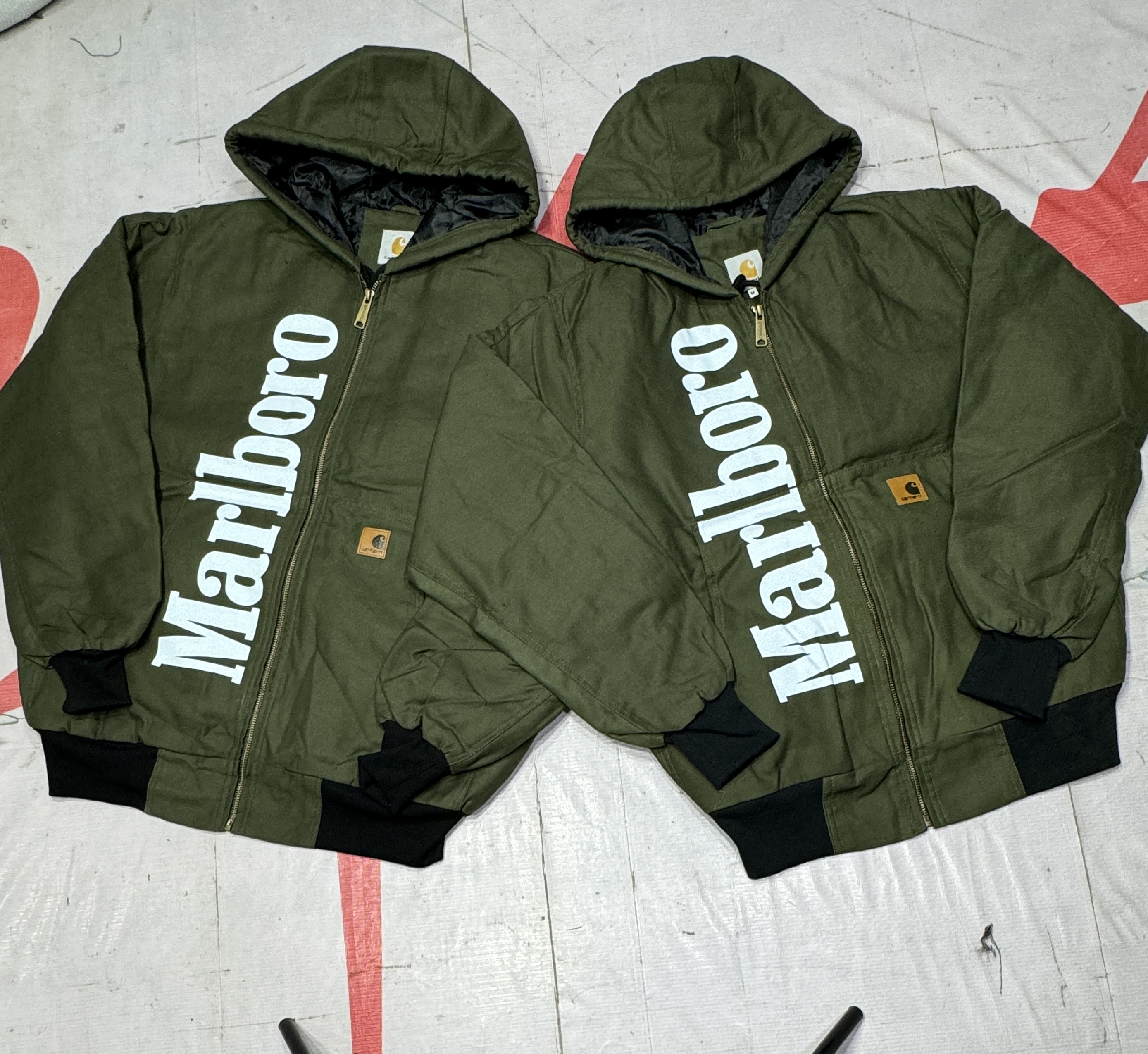 Felpe con cappuccio verde scuro Carhartt X Malboro Rework Style