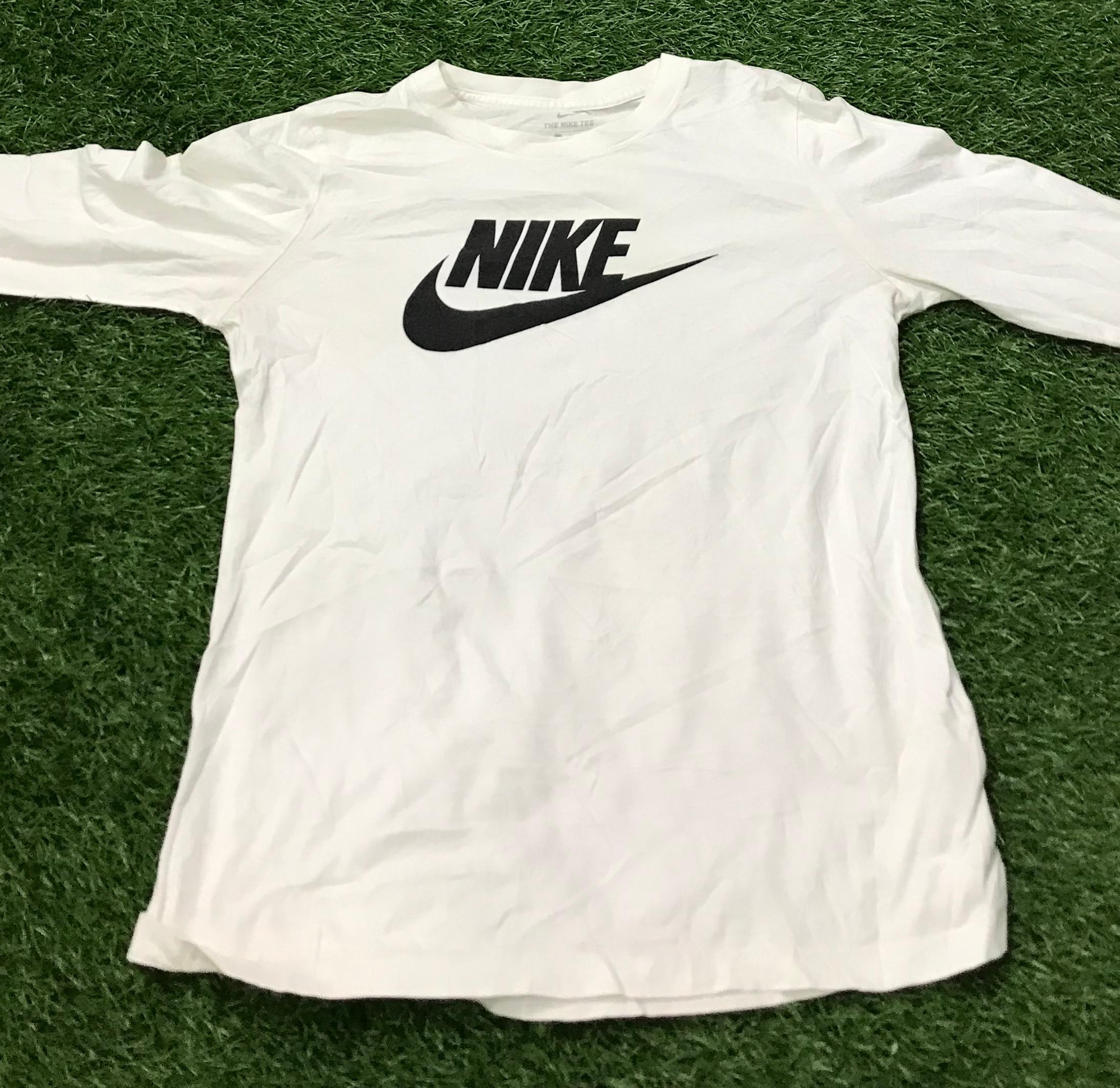 ナイキ オーセンティック Tシャツ UN004